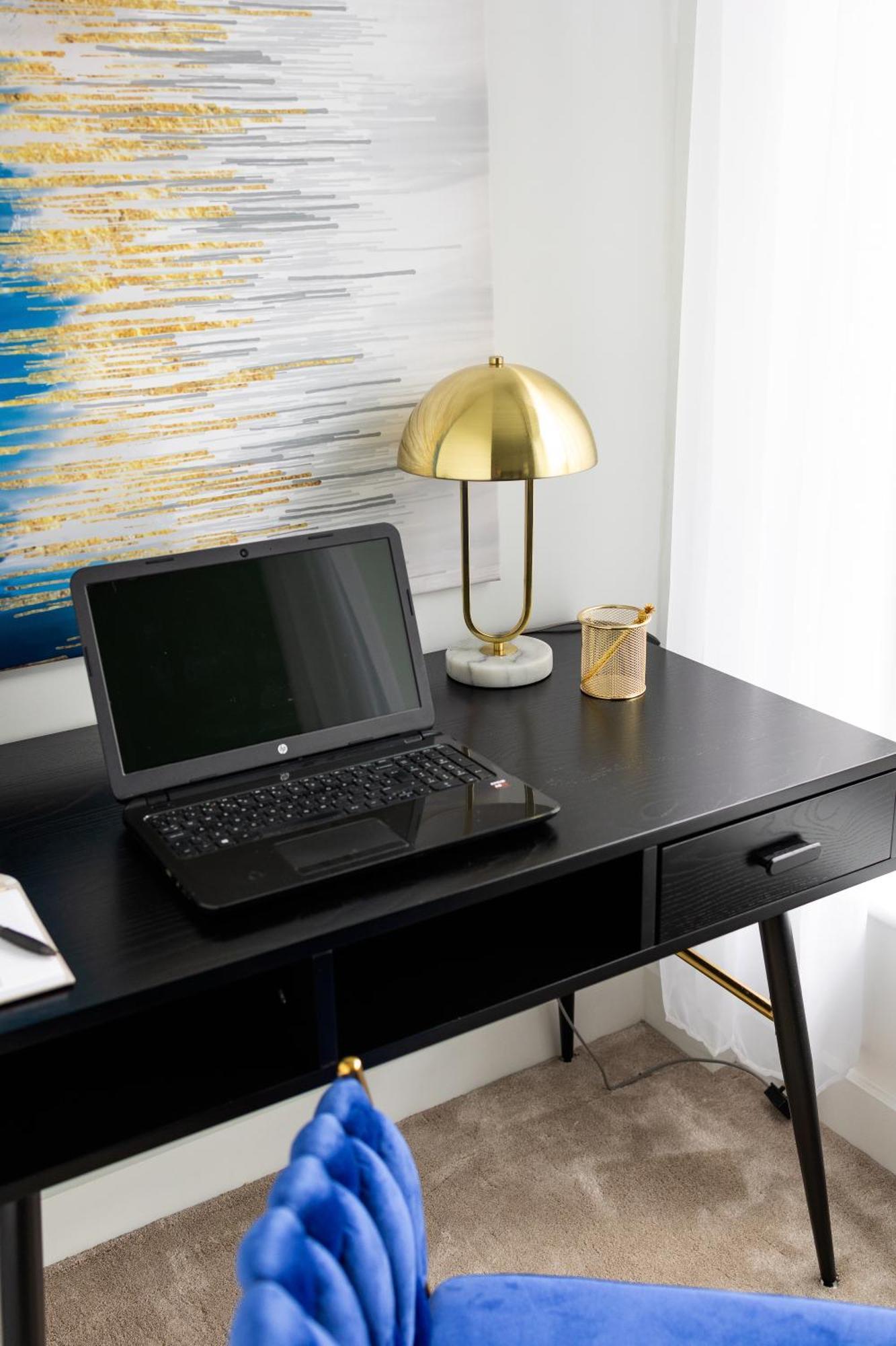 Apartment 1 Bed With Balcony In Maida Vale, Kilburn - Couples, Corporate Professionals' *