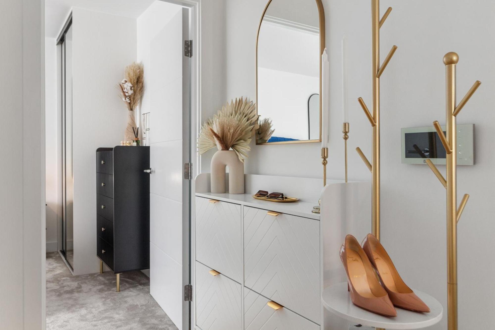 1 Bed With Balcony In Maida Vale, Kilburn - Couples, Corporate Professionals' Apartment *
