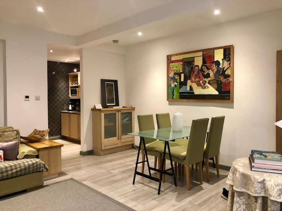Quiet Kensington Flat Ideal For Apartment