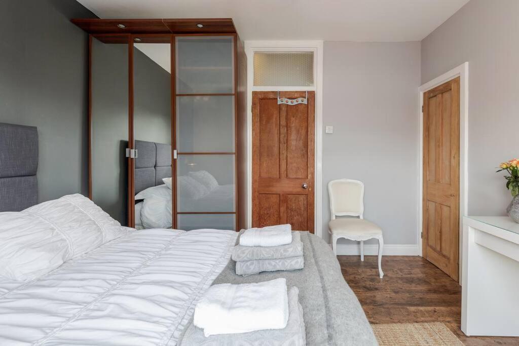 Bright, Modernised Close To Borough Market * Londra