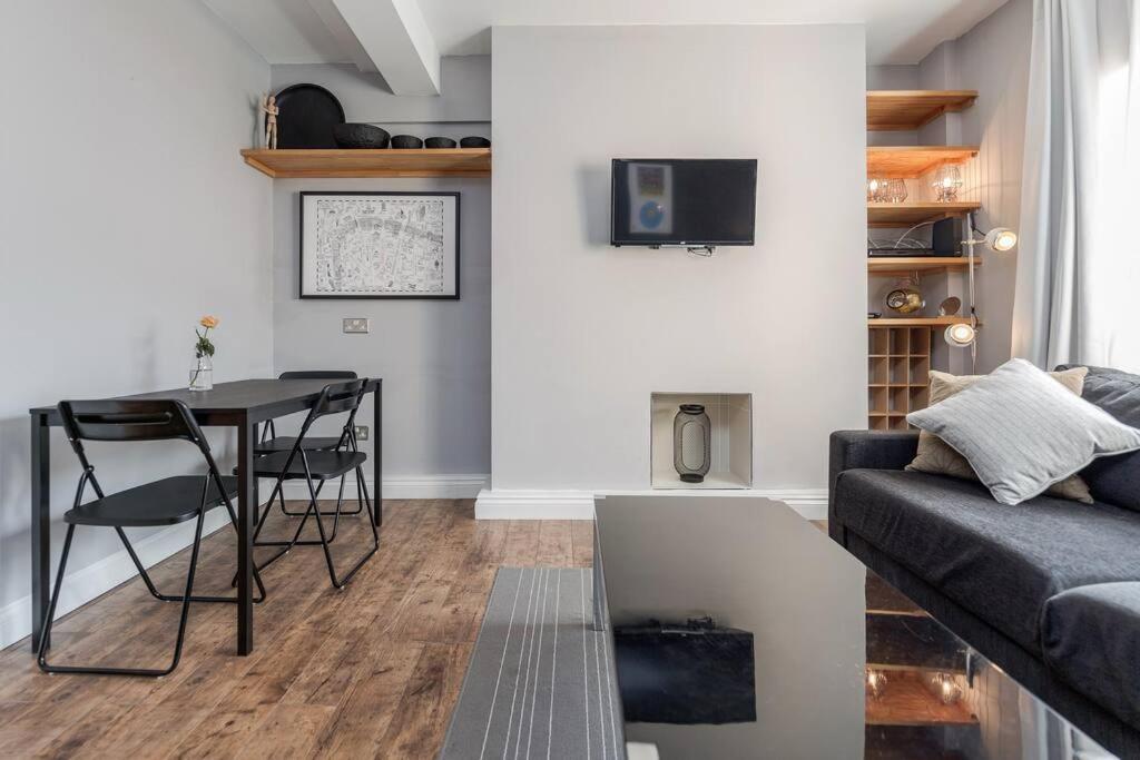 Bright, Modernised Close To Borough Market Londra