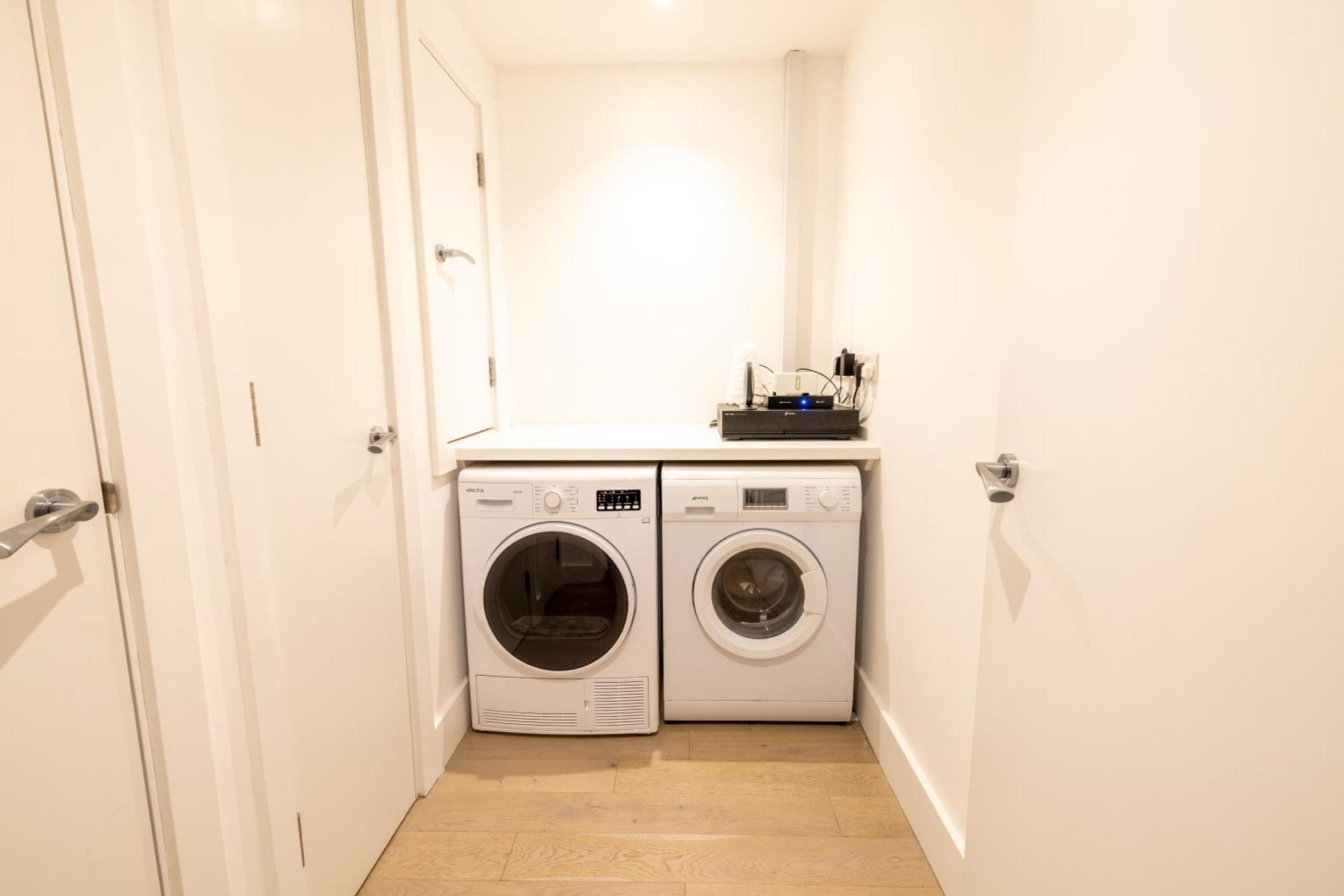Luxurious & Modern Townhouse In Hammersmith Londra