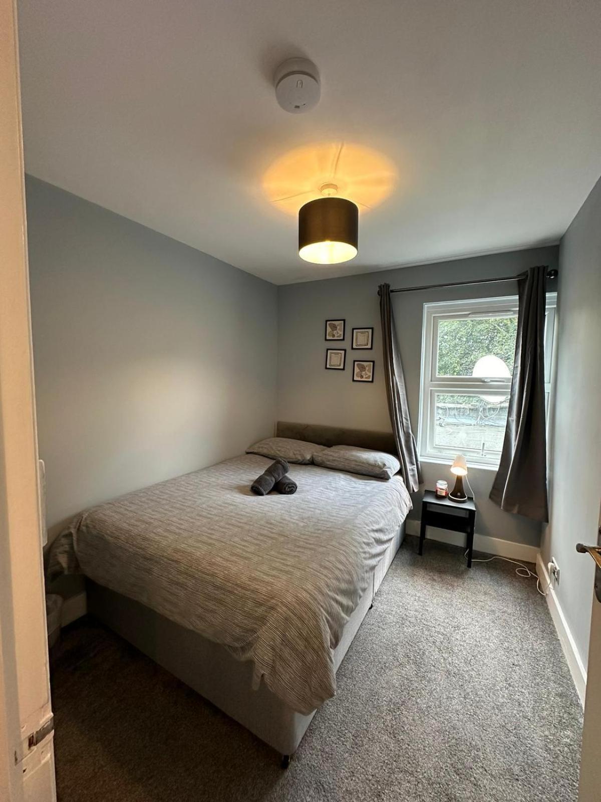 Cosy 2 Bedrooms Leilighet London