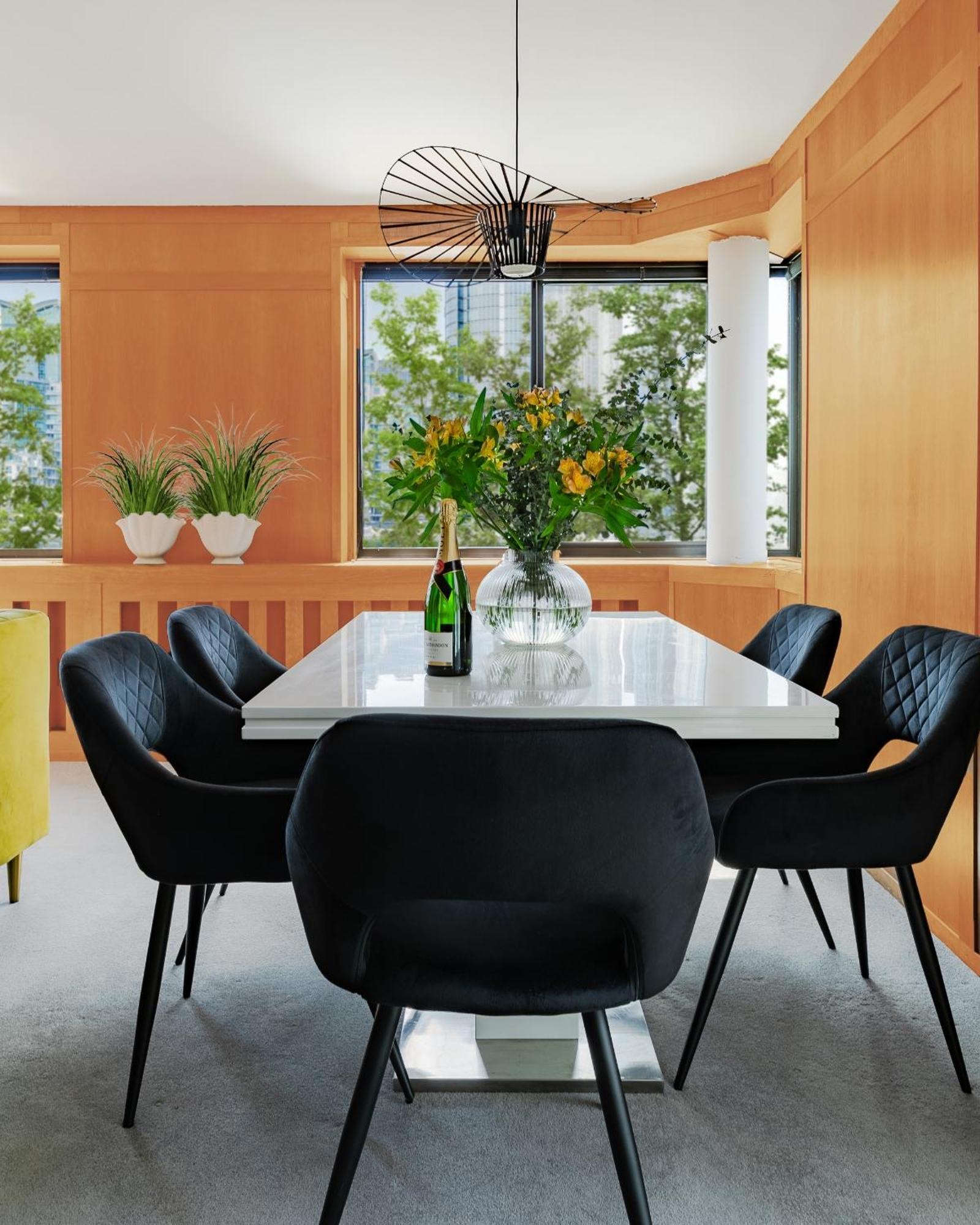 Divine Views From A Breathtaking Luxxe Penthouse For A Gracious Life Style London