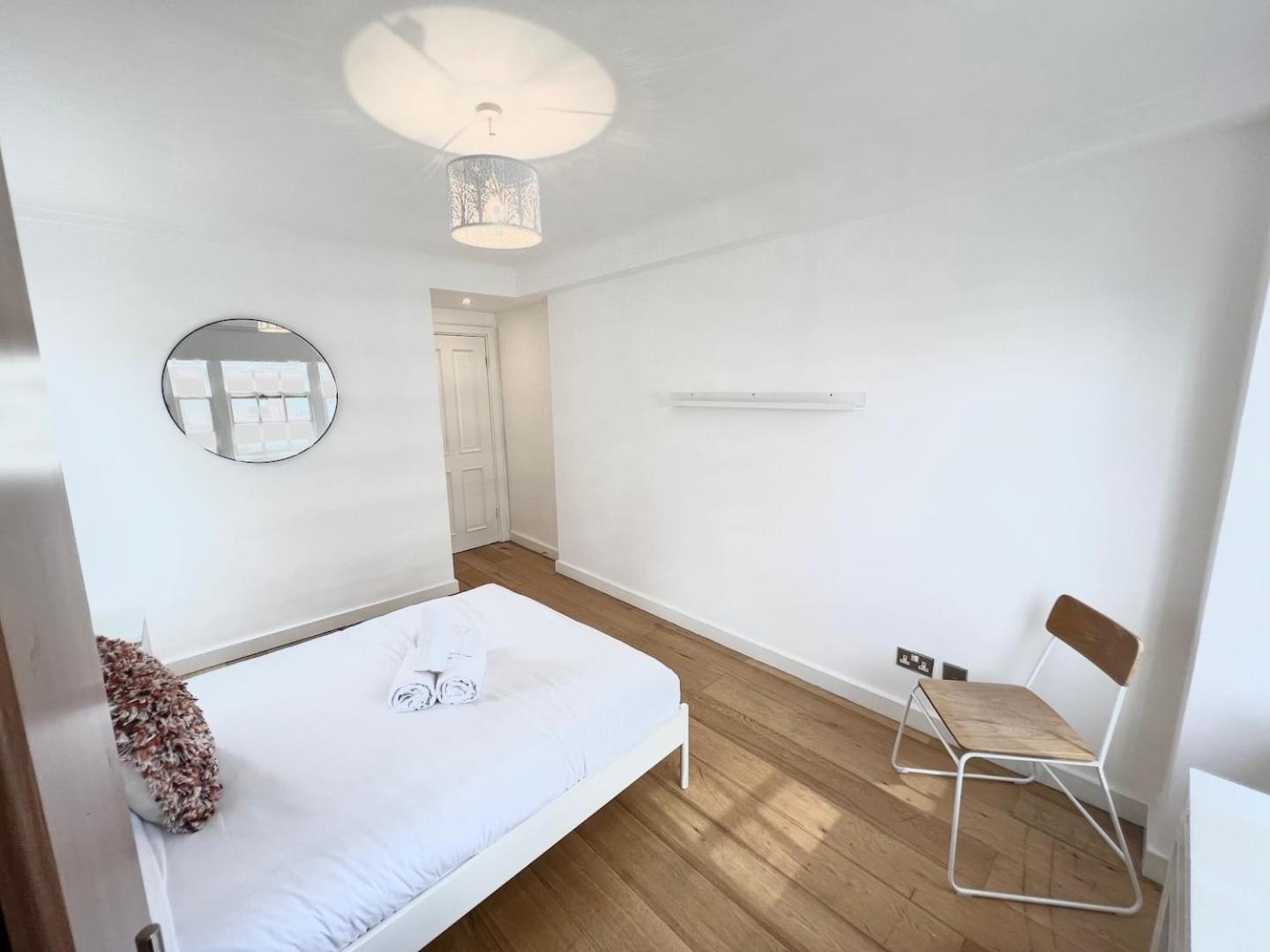 3 Bed Apartment- Lägenhet