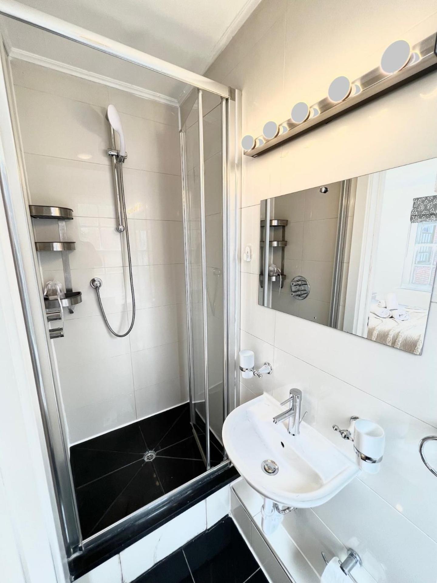 3 Bed Apartment- Lägenhet
