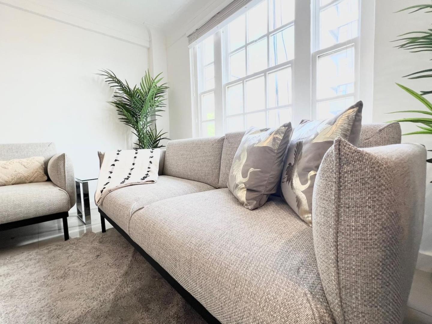 3 Bed Apartment- Lägenhet London