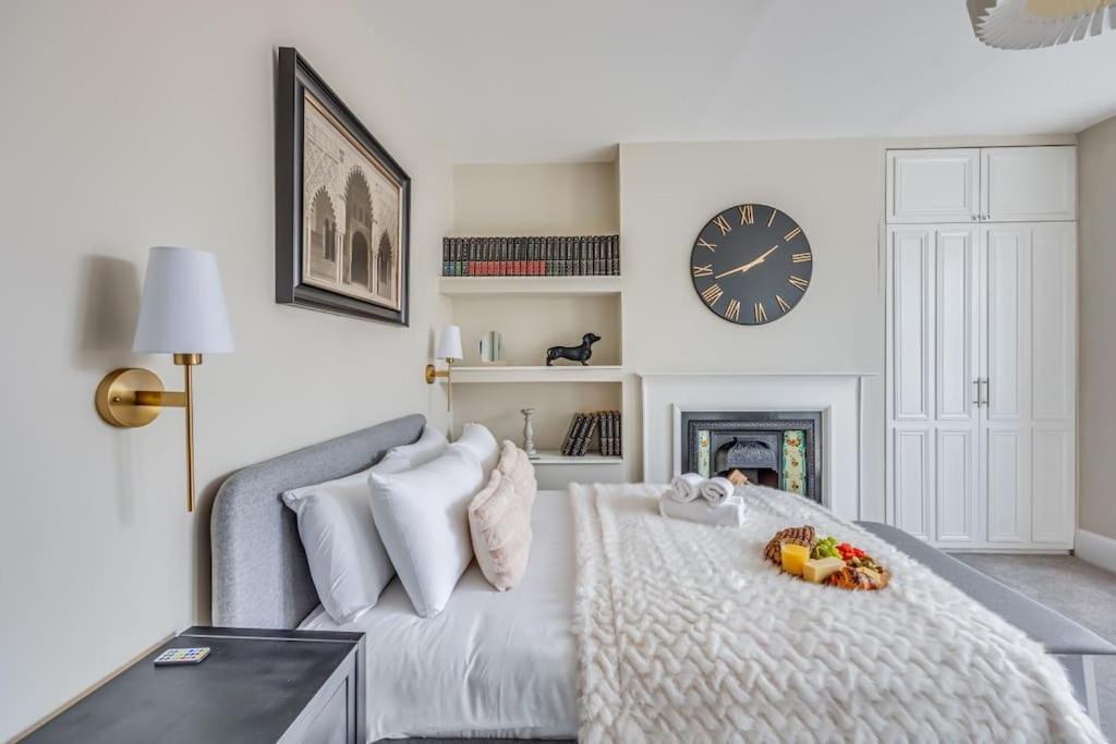 Hébergement de vacances Beautiful 5 Bedroom 4 Bathroom House In W6 By Yoko - 10 Minute's To - Free Parking, Fast Wifi, Work Desks And Smarttvs With And Netflix *