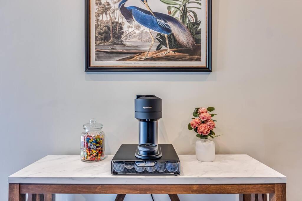 Hébergement de vacances Beautiful 5 Bedroom 4 Bathroom House In W6 By Yoko - 10 Minute's To - Free Parking, Fast Wifi, Work Desks And Smarttvs With And Netflix Londres