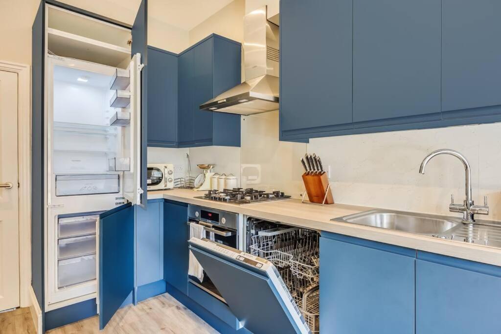 Beautiful 5 Bedroom 4 Bathroom House In W6 By Yoko - 10 Minute's To - Free Parking, Fast Wifi, Work Desks And Smarttvs With And Netflix Hébergement de vacances