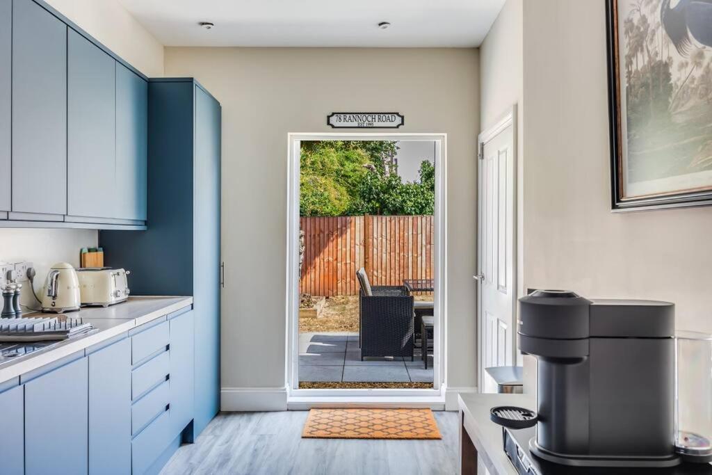 Beautiful 5 Bedroom 4 Bathroom House In W6 By Yoko - 10 Minute's To - Free Parking, Fast Wifi, Work Desks And Smarttvs With And Netflix * Londen