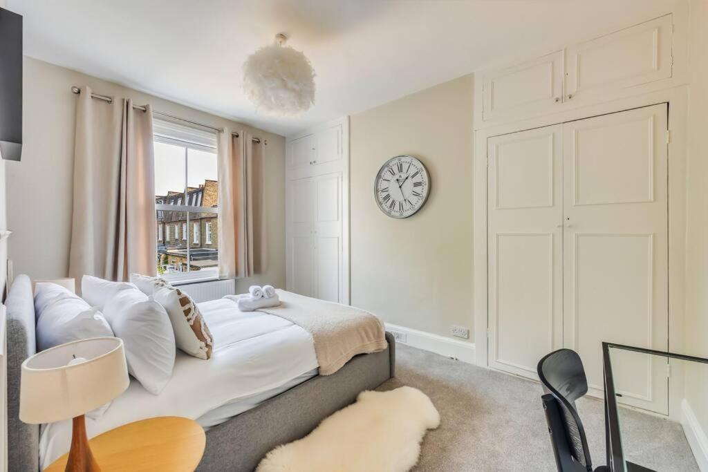 Beautiful 5 Bedroom 4 Bathroom House In W6 By Yoko - 10 Minute's To - Free Parking, Fast Wifi, Work Desks And Smarttvs With And Netflix Hébergement de vacances *