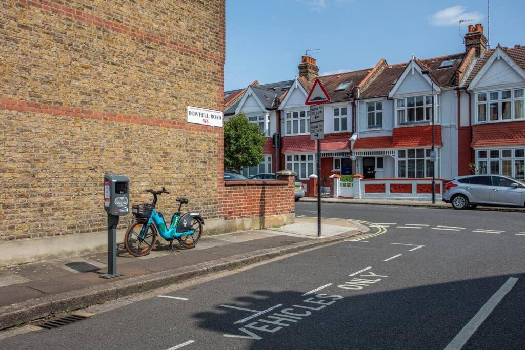 Hébergement de vacances Beautiful 5 Bedroom 4 Bathroom House In W6 By Yoko - 10 Minute's To - Free Parking, Fast Wifi, Work Desks And Smarttvs With And Netflix