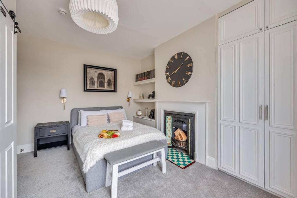 Beautiful 5 Bedroom 4 Bathroom House In W6 By Yoko - 10 Minute's To - Free Parking, Fast Wifi, Work Desks And Smarttvs With And Netflix Vakantiehuis