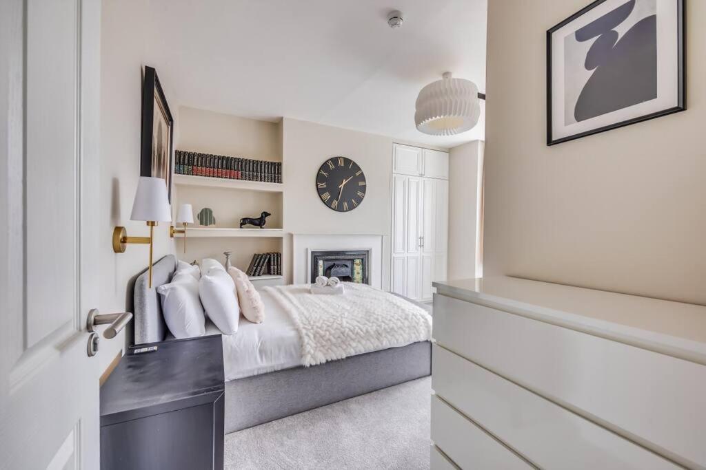 Hébergement de vacances Beautiful 5 Bedroom 4 Bathroom House In W6 By Yoko - 10 Minute's To - Free Parking, Fast Wifi, Work Desks And Smarttvs With And Netflix