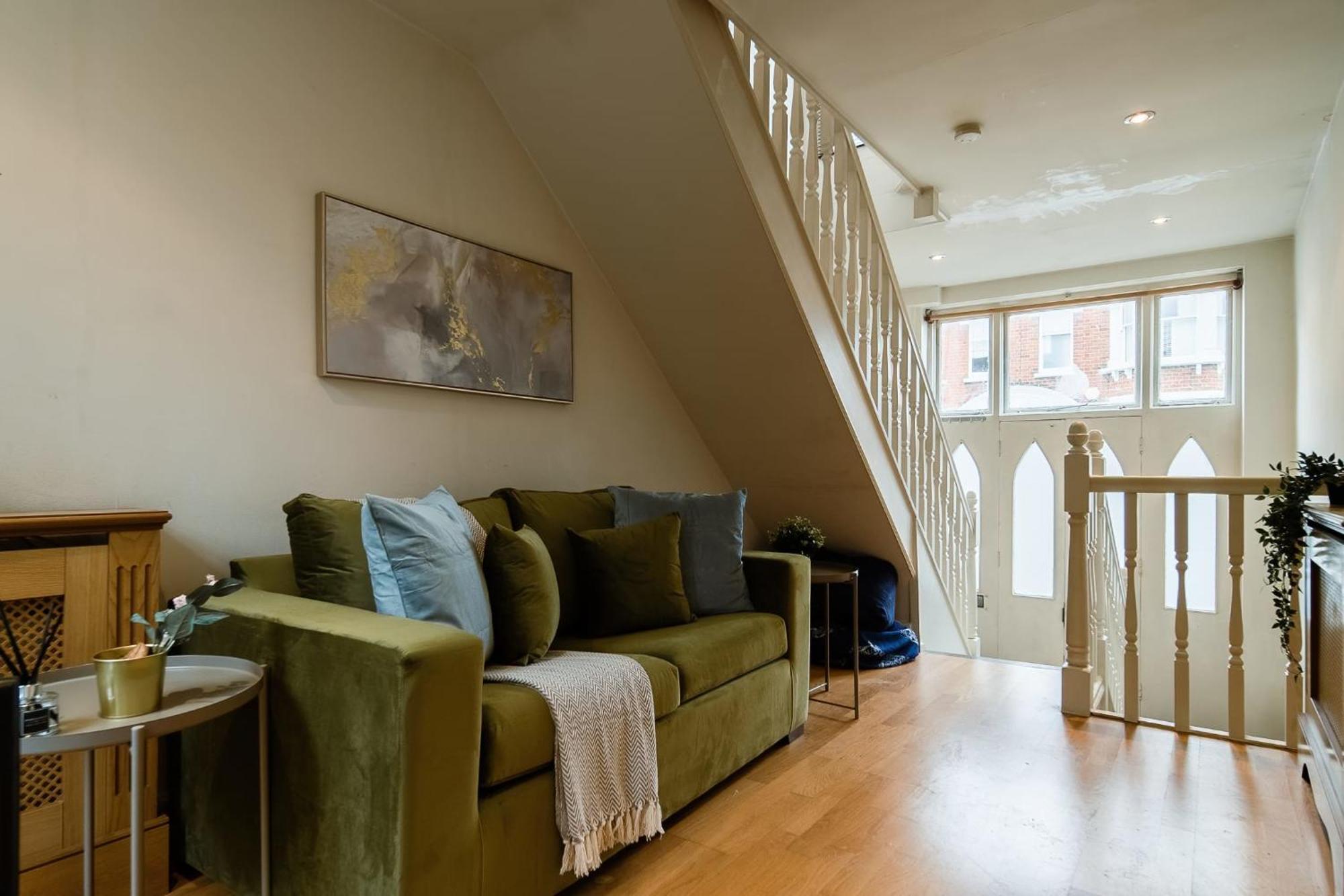 Appartement 1 Bed Chelsea House With Private Terrace Londen