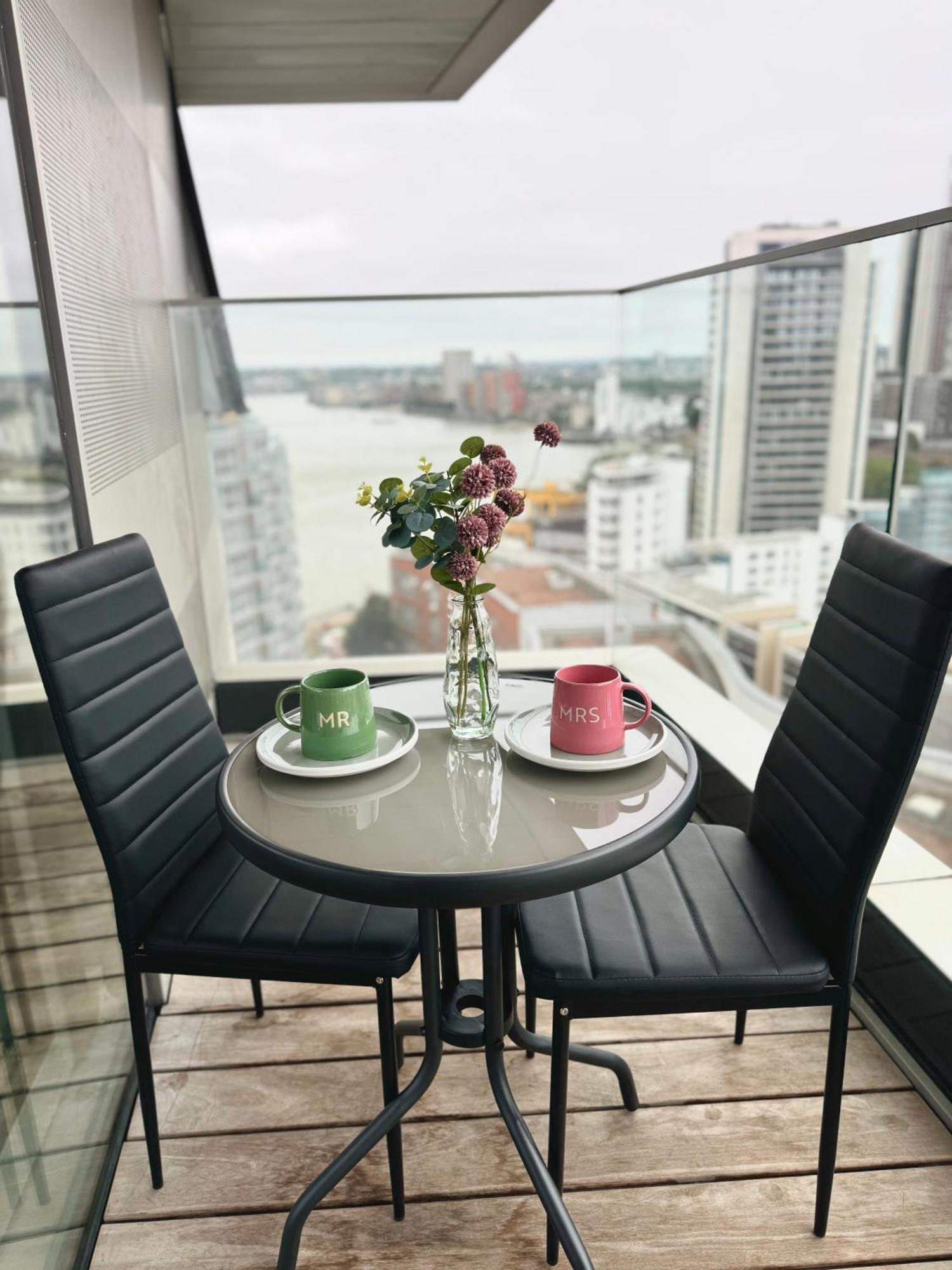 Scenic View 1-bed Near Downtown With Free Wifi Apartment London