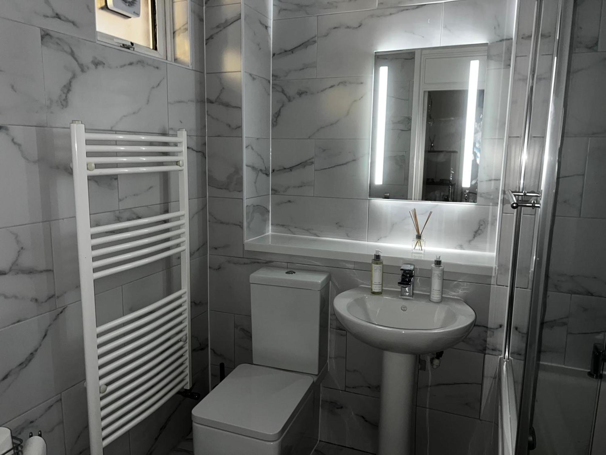 Stylish Near Excel London- Sleeps 4! Lägenhet London