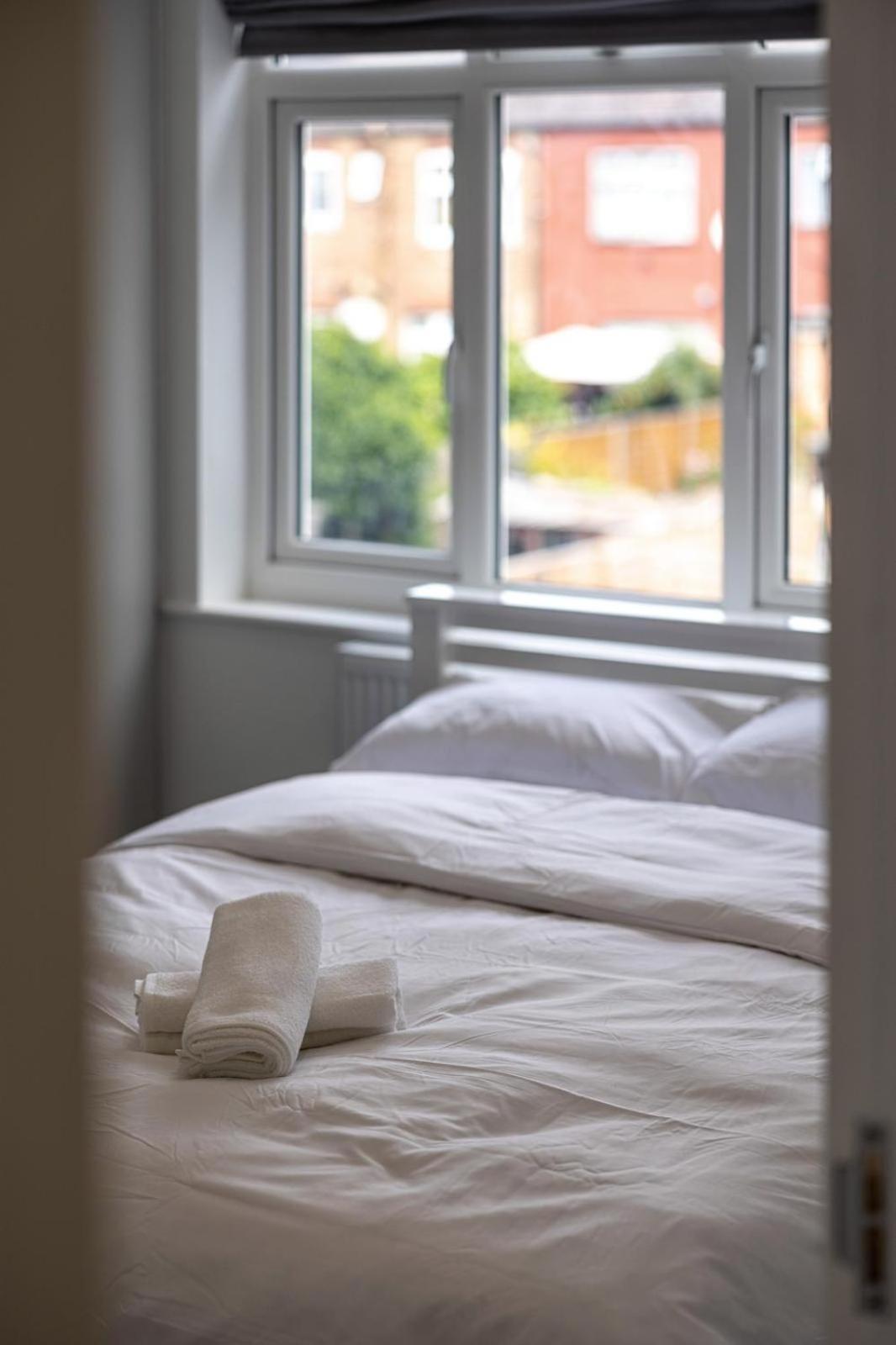 Modern With Driveway Parking For 2 Vehicles, Near Tottenham Hotspur Stadium, White Hart Lane Train Station London