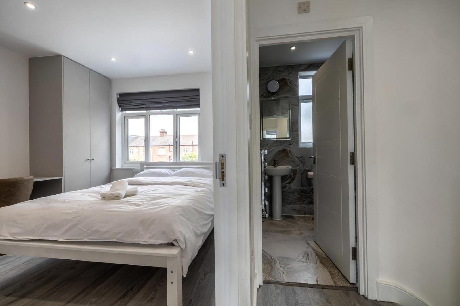 Modern With Driveway Parking For 2 Vehicles, Near Tottenham Hotspur Stadium, White Hart Lane Train Station Holiday home