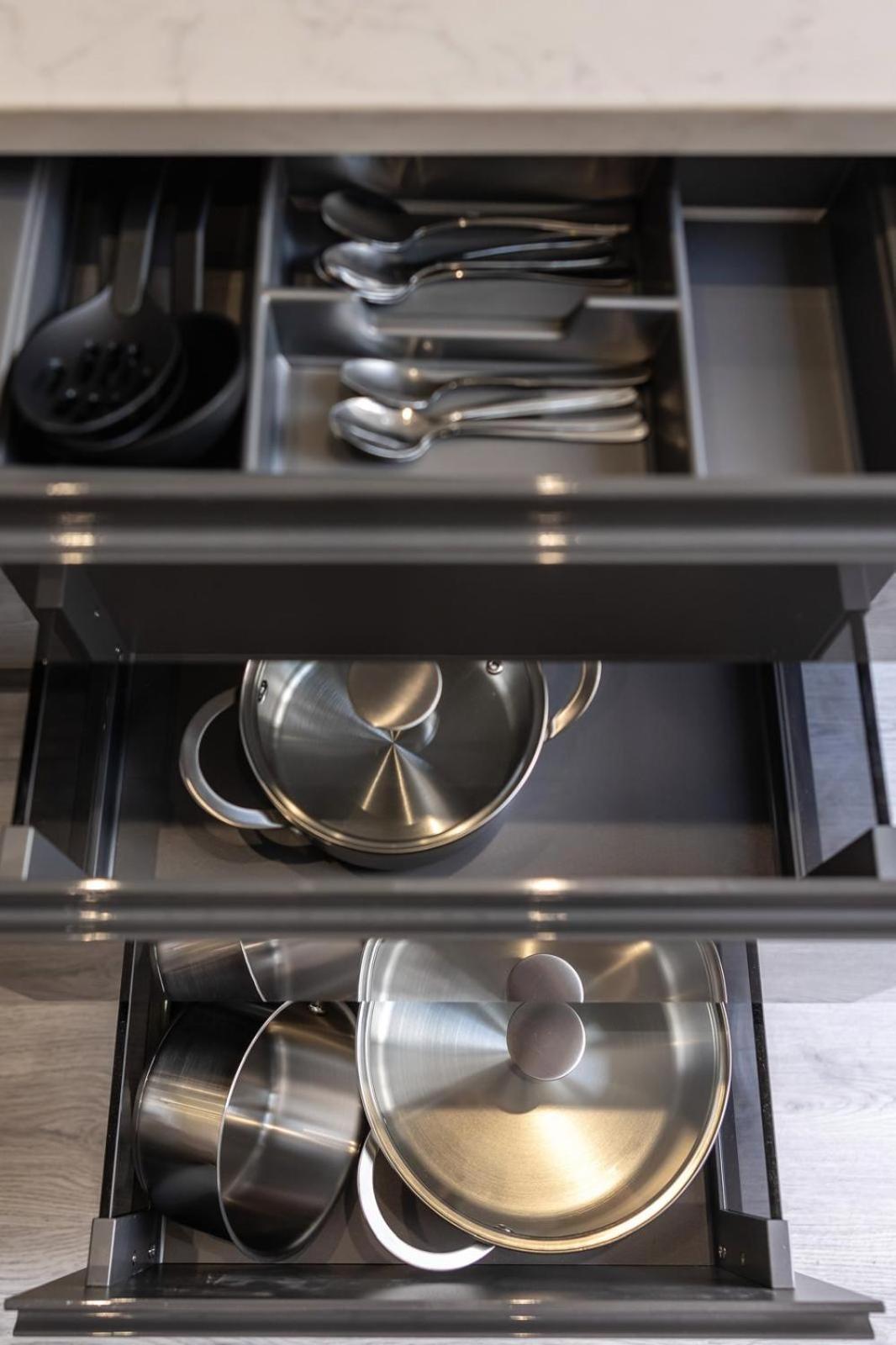 Modern With Driveway Parking For 2 Vehicles, Near Tottenham Hotspur Stadium, White Hart Lane Train Station Holiday home *