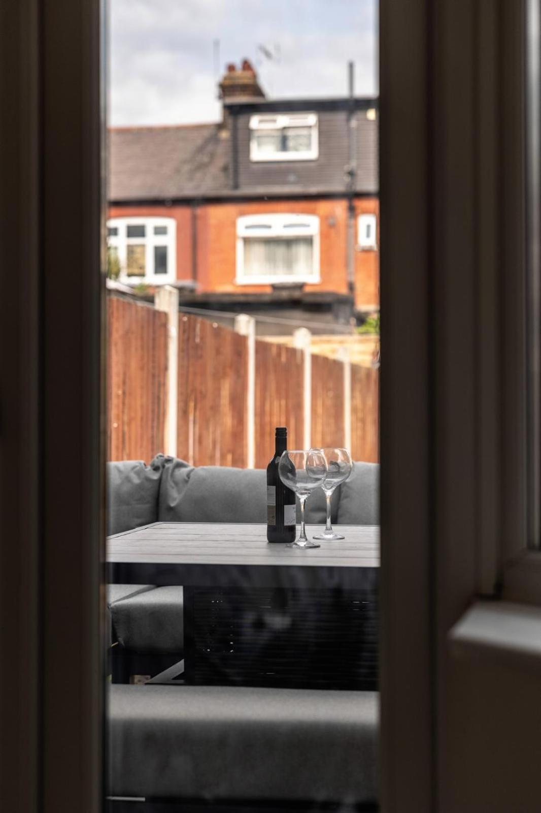 Modern With Driveway Parking For 2 Vehicles, Near Tottenham Hotspur Stadium, White Hart Lane Train Station Hébergement de vacances