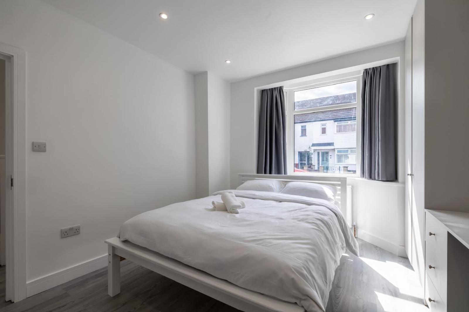 Modern With Driveway Parking For 2 Vehicles, Near Tottenham Hotspur Stadium, White Hart Lane Train Station