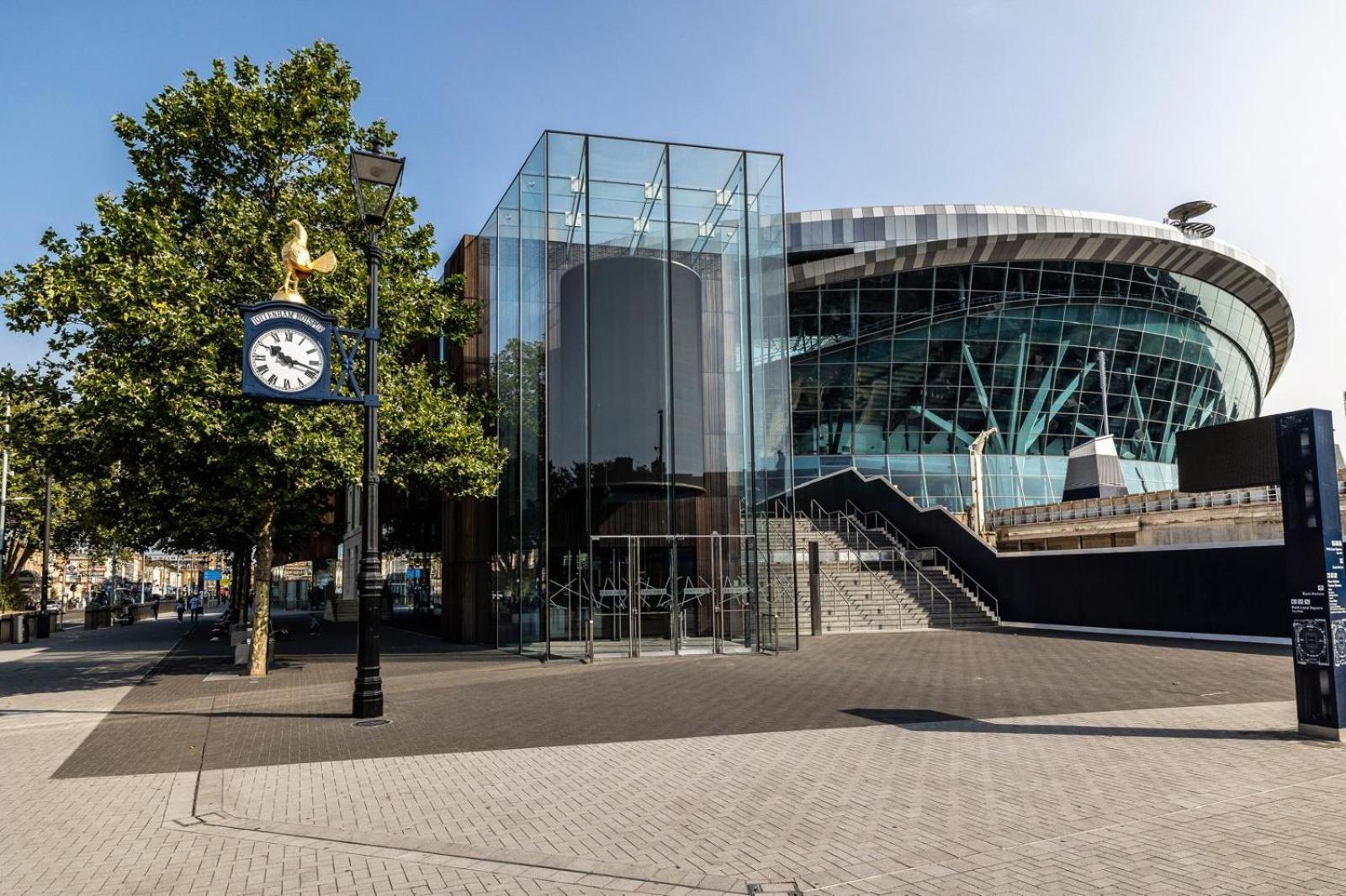 Modern With Driveway Parking For 2 Vehicles, Near Tottenham Hotspur Stadium, White Hart Lane Train Station