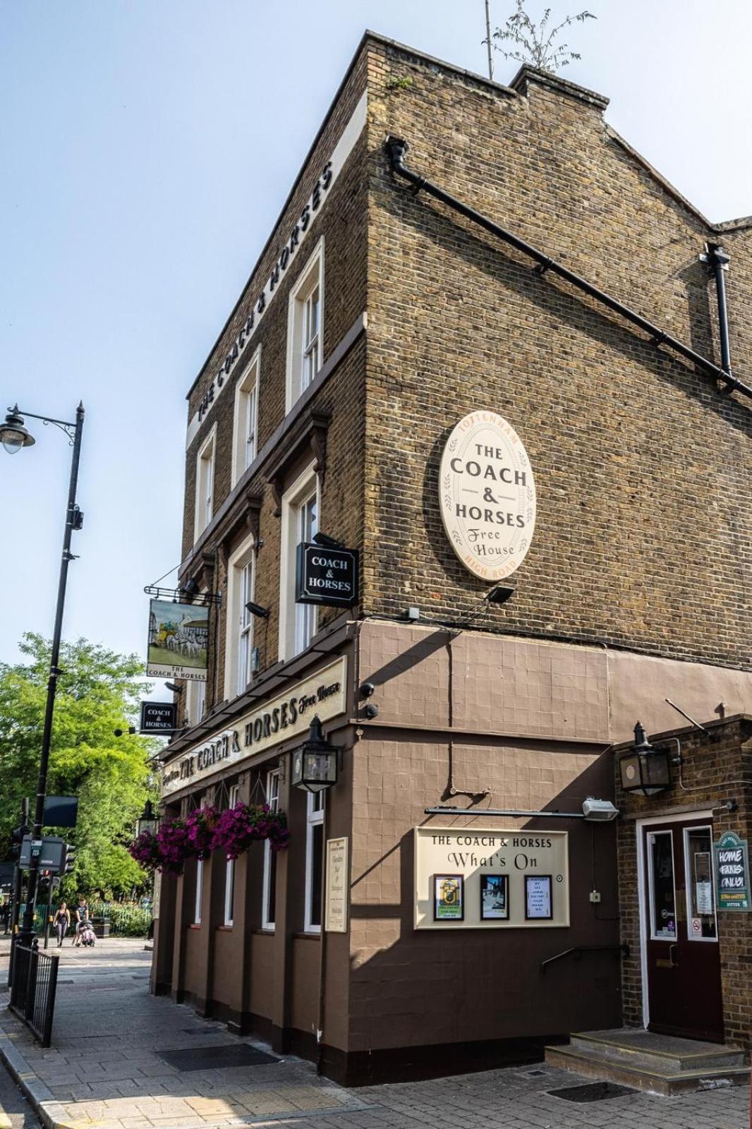 Modern With Driveway Parking For 2 Vehicles, Near Tottenham Hotspur Stadium, White Hart Lane Train Station Hébergement de vacances Londres