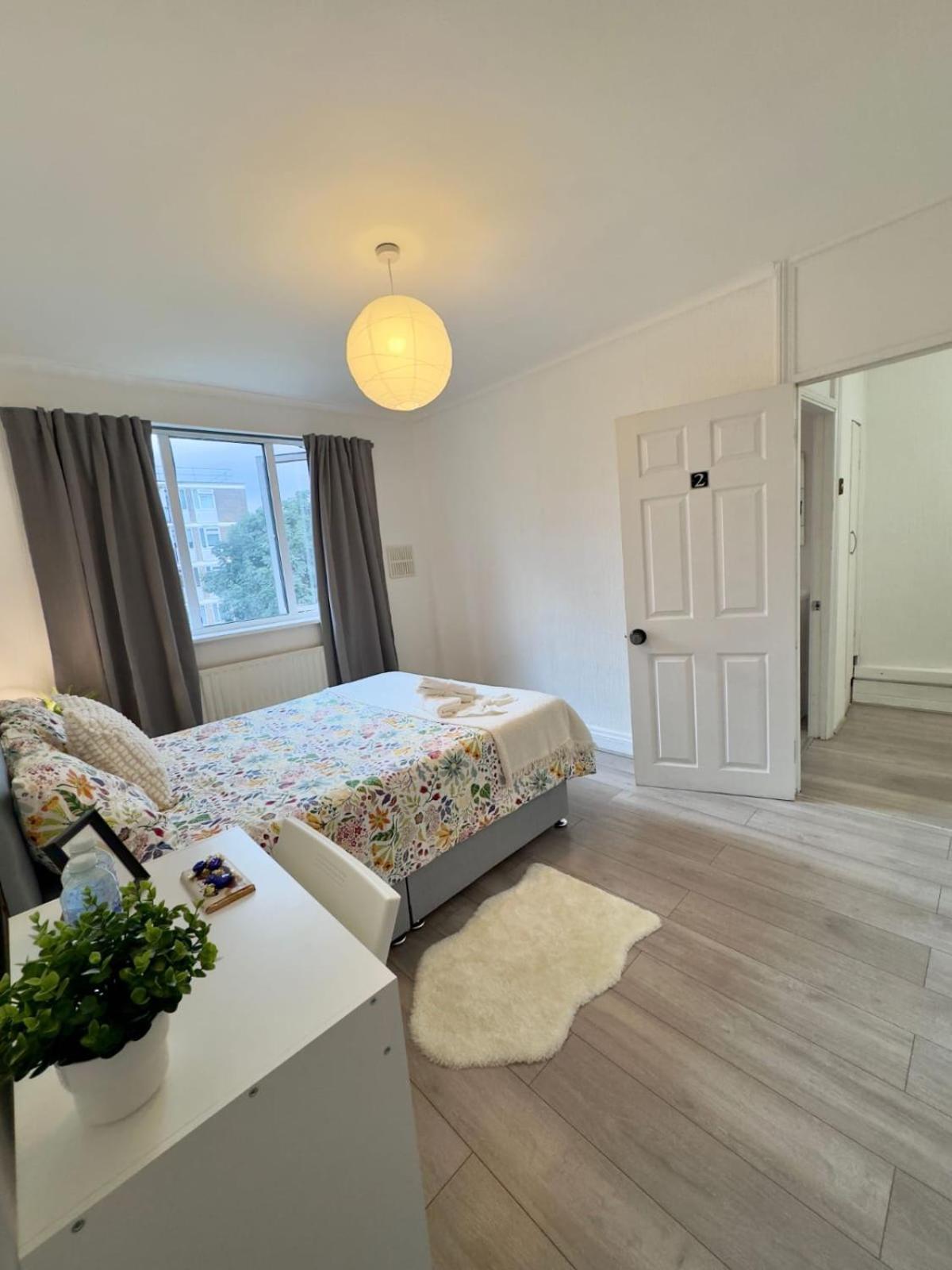Buxton Court Homestay *