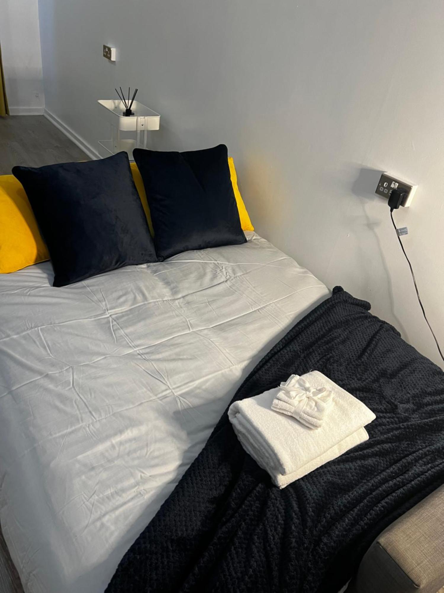 Stylish Near Excel London- Sleeps 4! * Londra