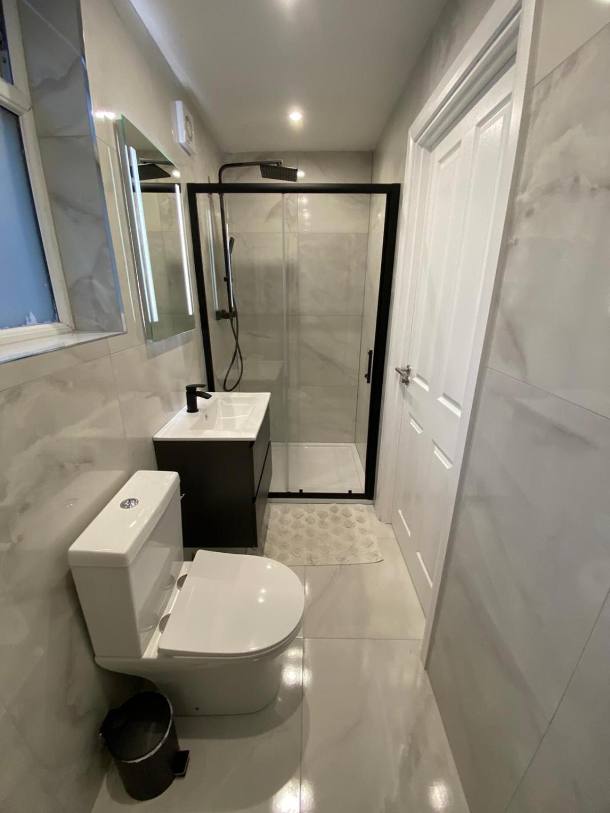 Ferienhaus Beautiful Newly Renovated House Sleeps 6 People, Only 12 Minutes By Tube To Oxford Circus London