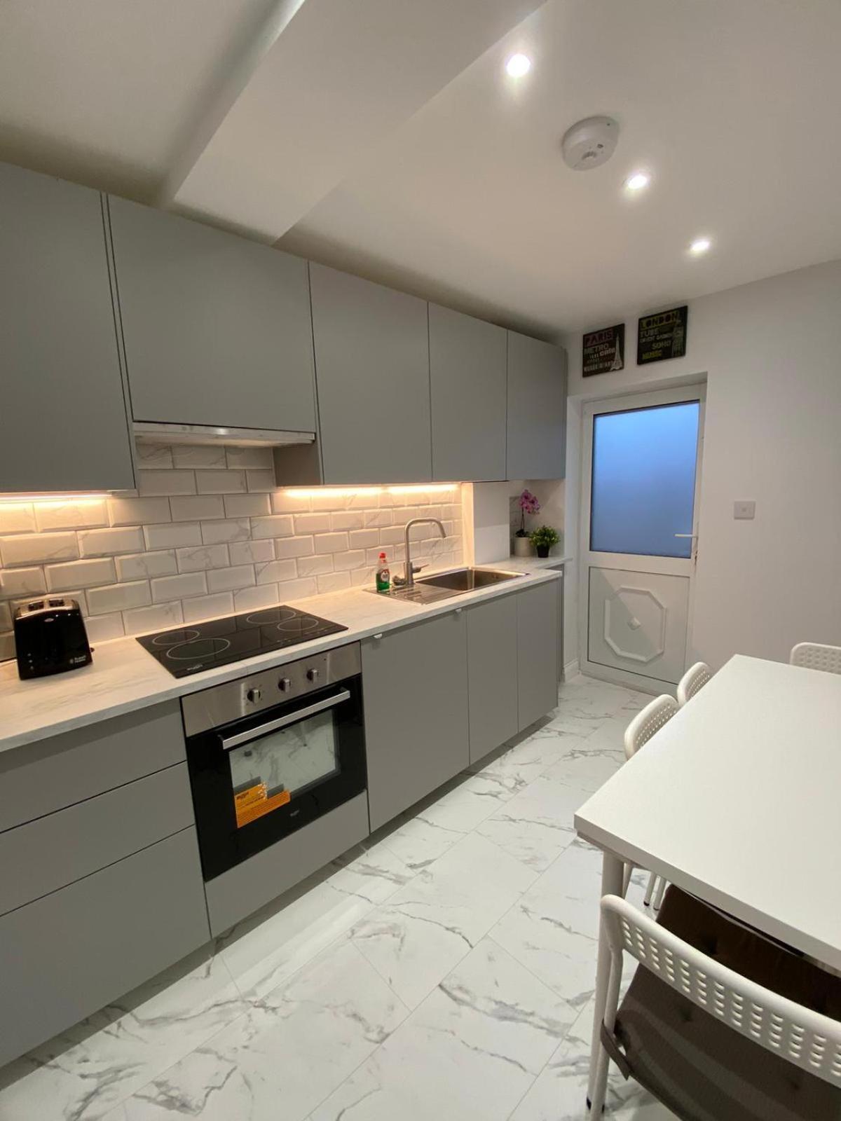 Beautiful Newly Renovated House Sleeps 6 People, Only 12 Minutes By Tube To Oxford Circus Ferienhaus