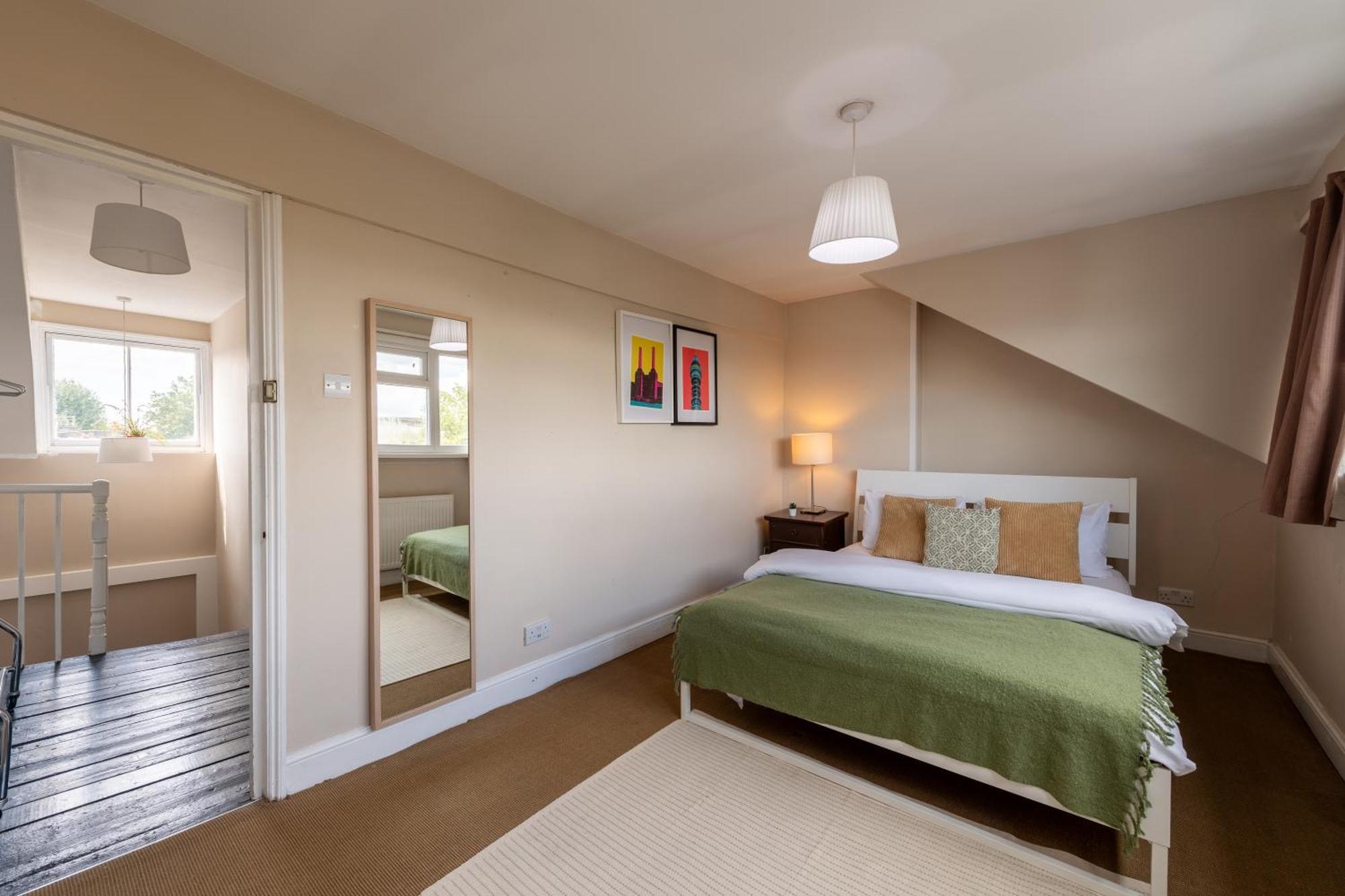 Modernised 1 And 2 Bedrooms Option Terrace And Balcony High Street *