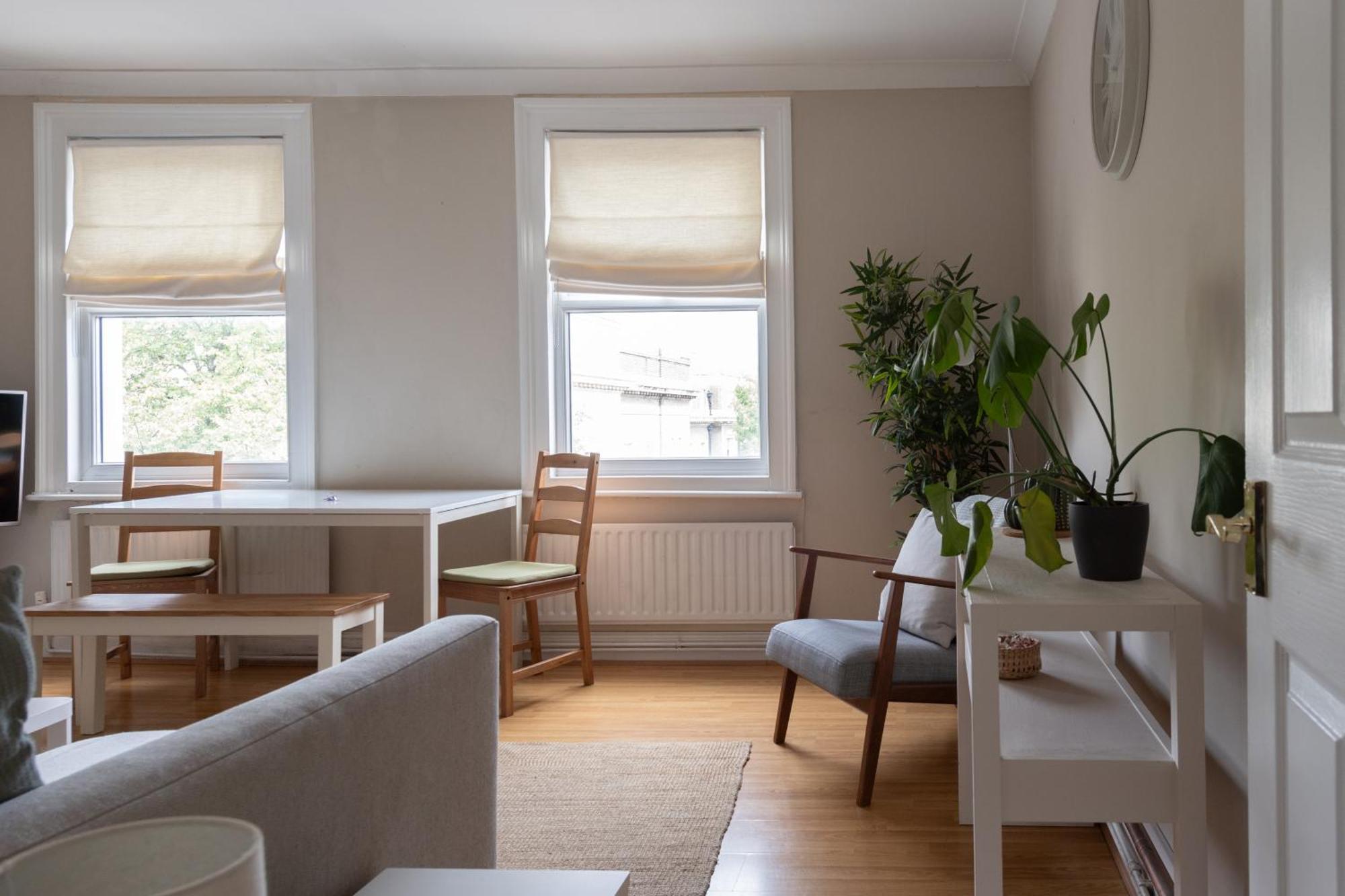 Modernised 1 And 2 Bedrooms Option Terrace And Balcony High Street