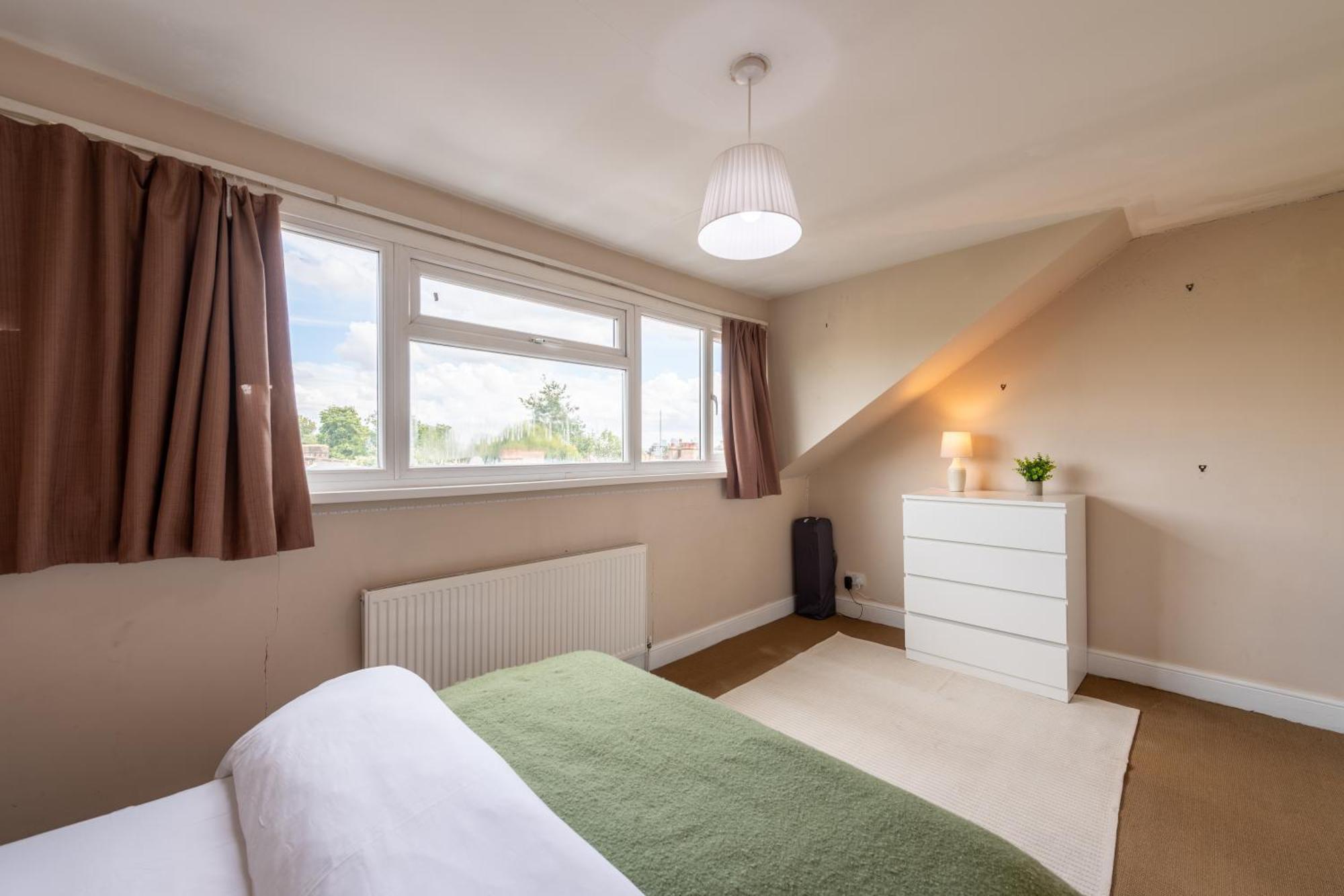 Modernised 1 And 2 Bedrooms Option Terrace And Balcony High Street Lägenhet