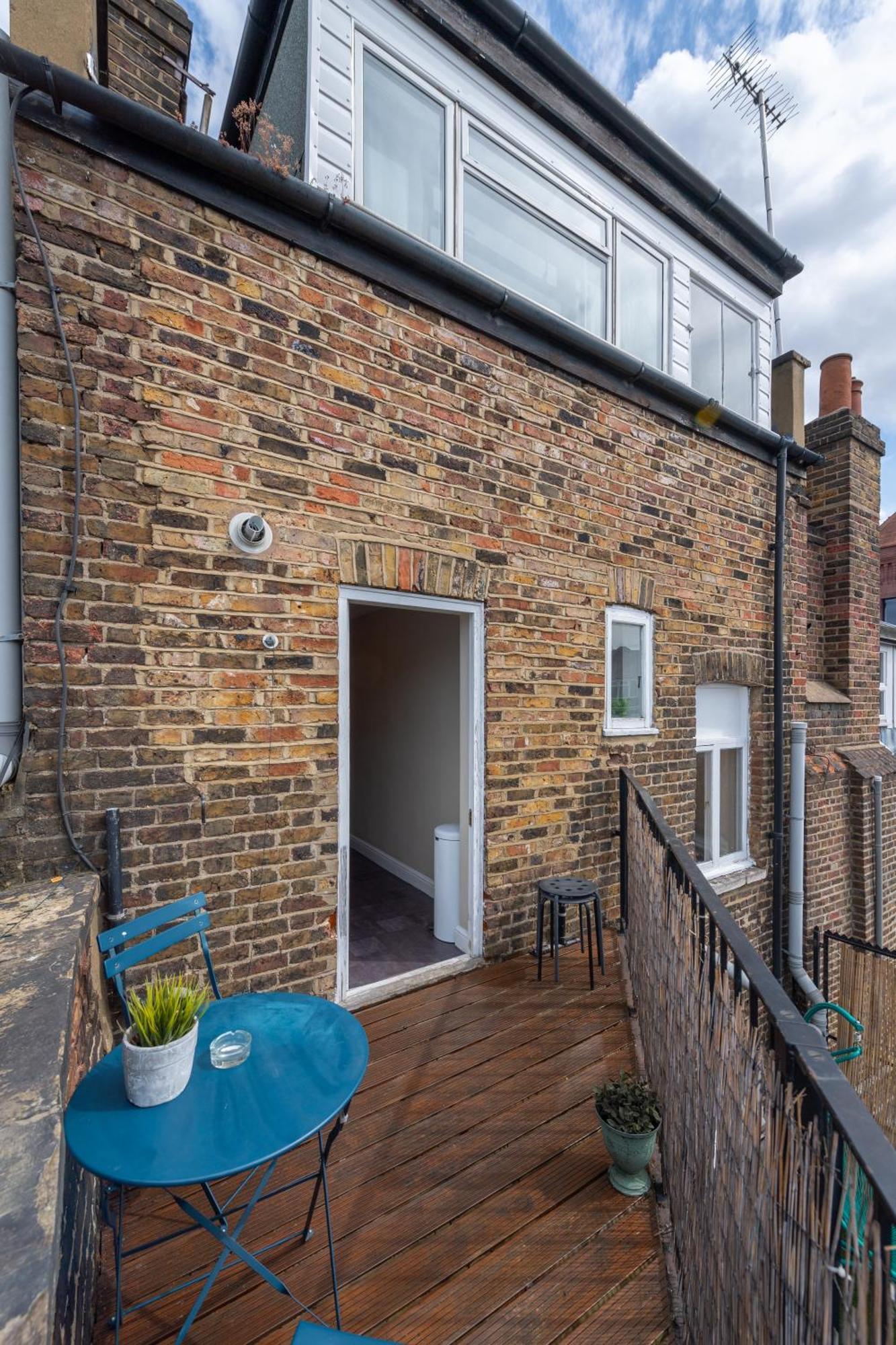 Modernised 1 And 2 Bedrooms Option Terrace And Balcony High Street