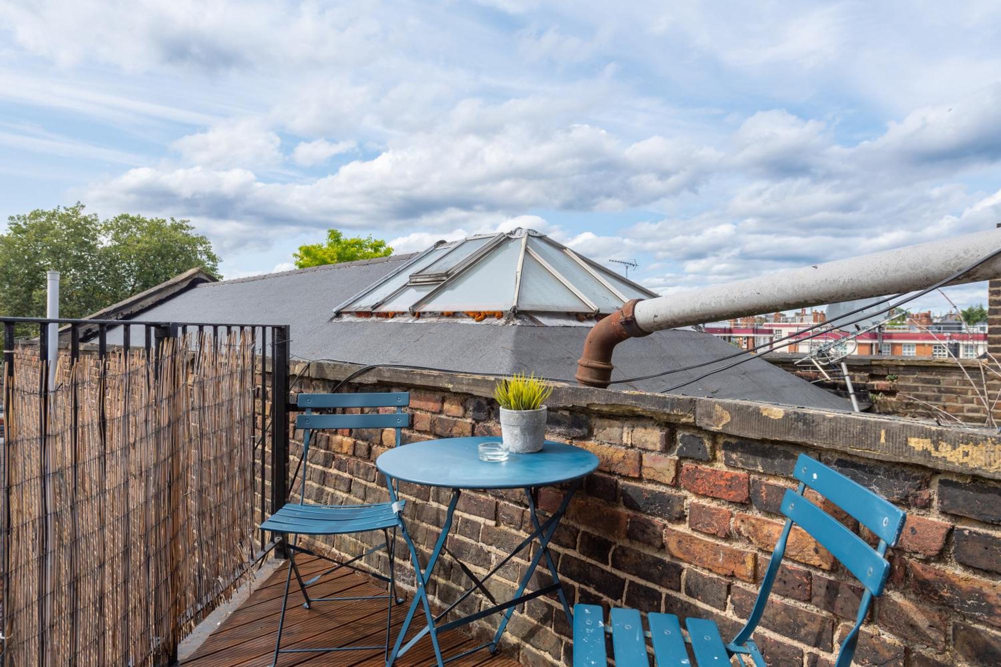 Modernised 1 And 2 Bedrooms Option Terrace And Balcony High Street