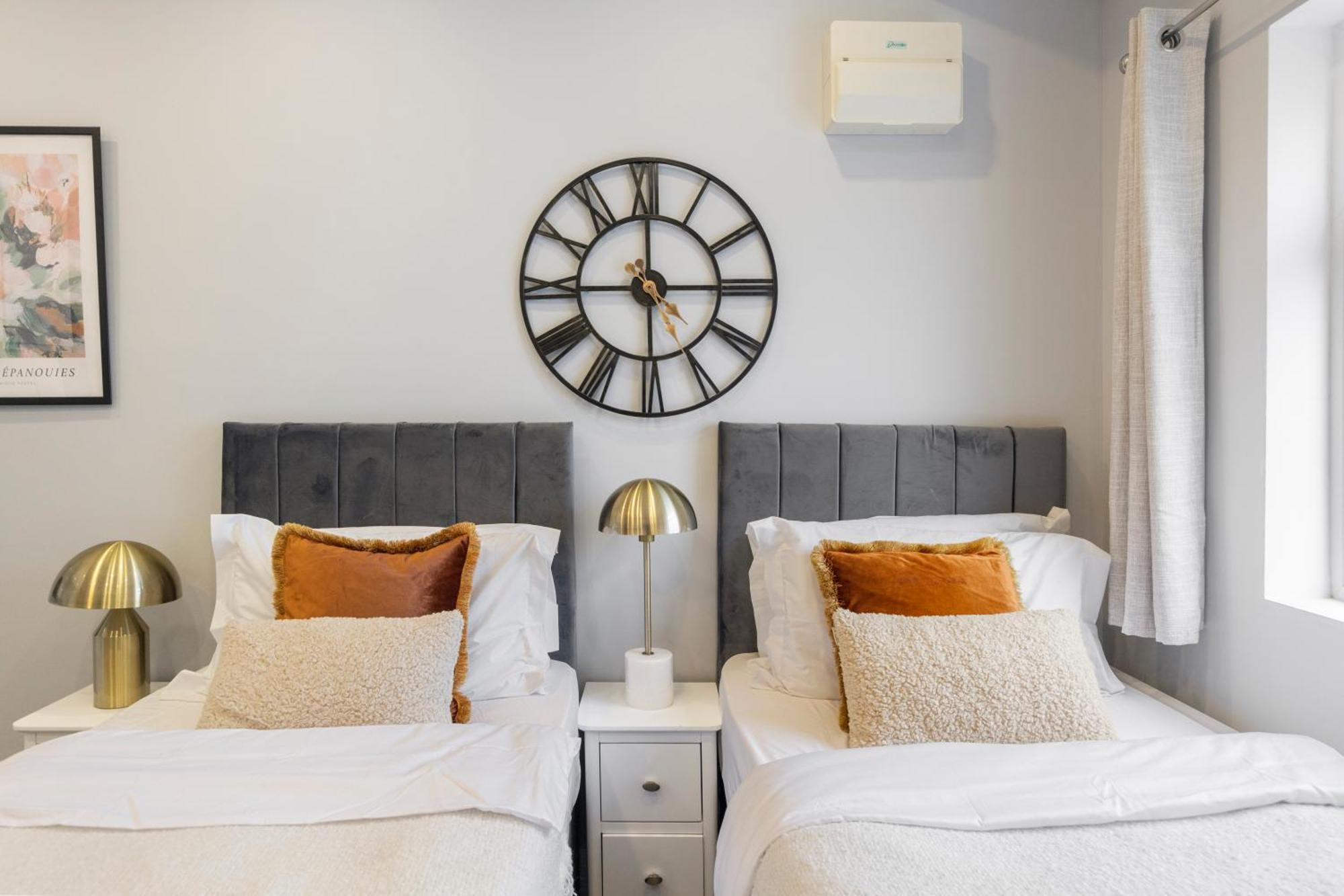 Trendy Twin Studio Modern Comfort For 2! *