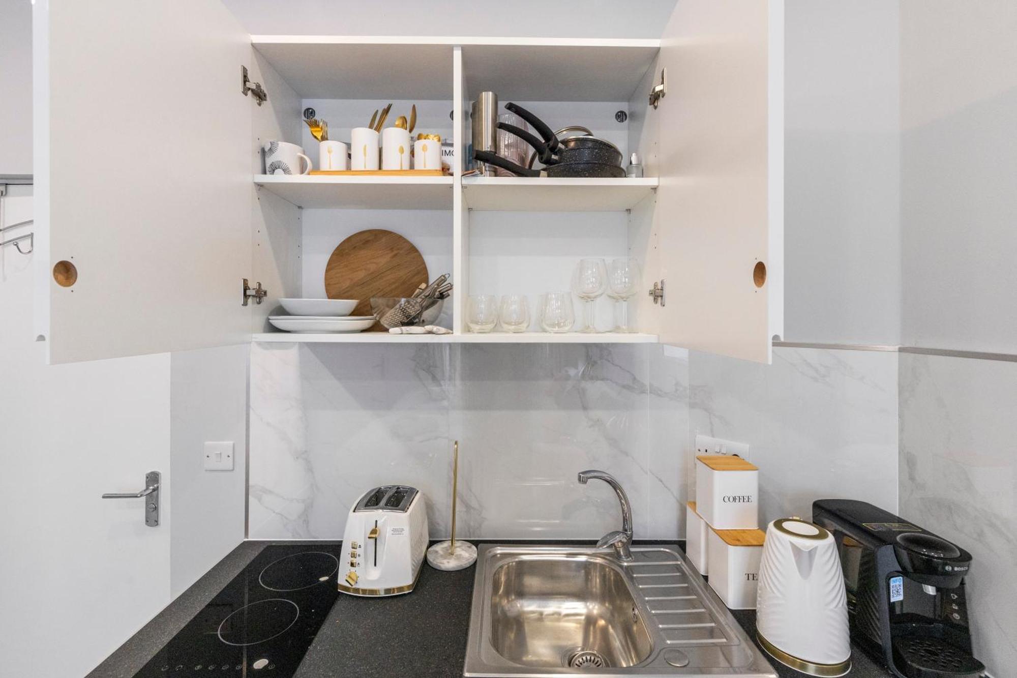 Apartment Trendy Twin Studio Modern Comfort For 2!