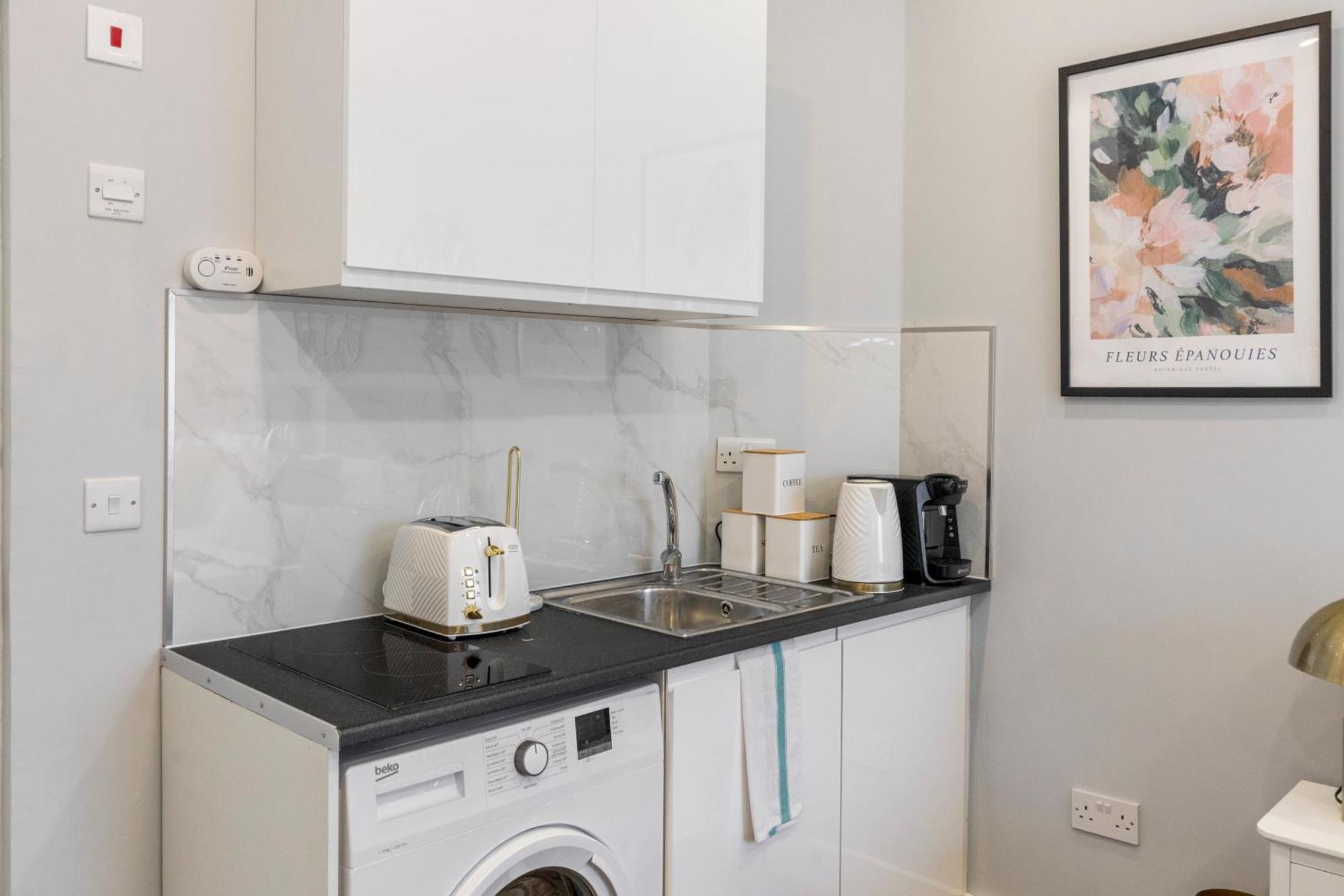 Apartment Trendy Twin Studio Modern Comfort For 2! London