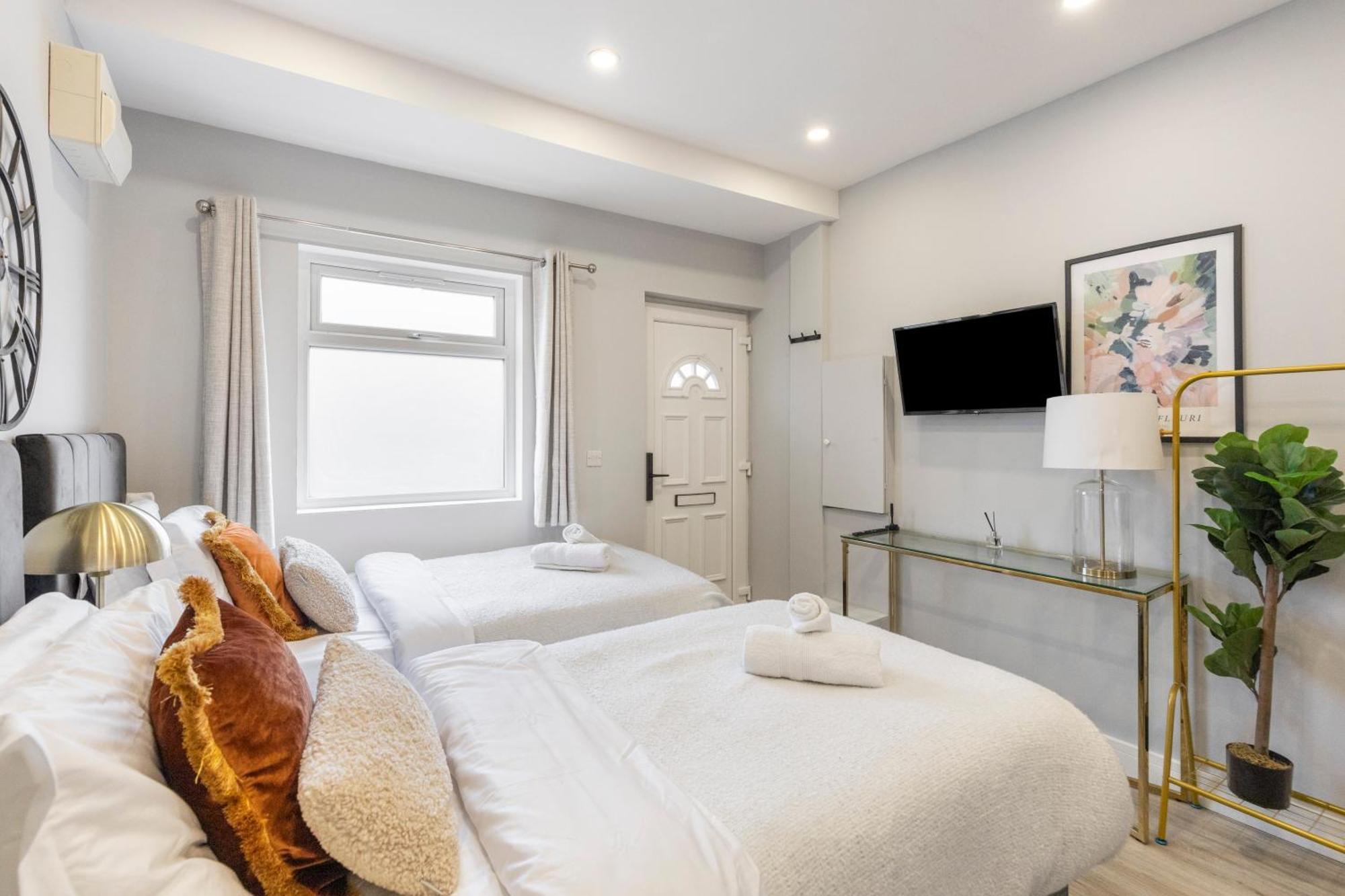 Apartment Trendy Twin Studio Modern Comfort For 2! *