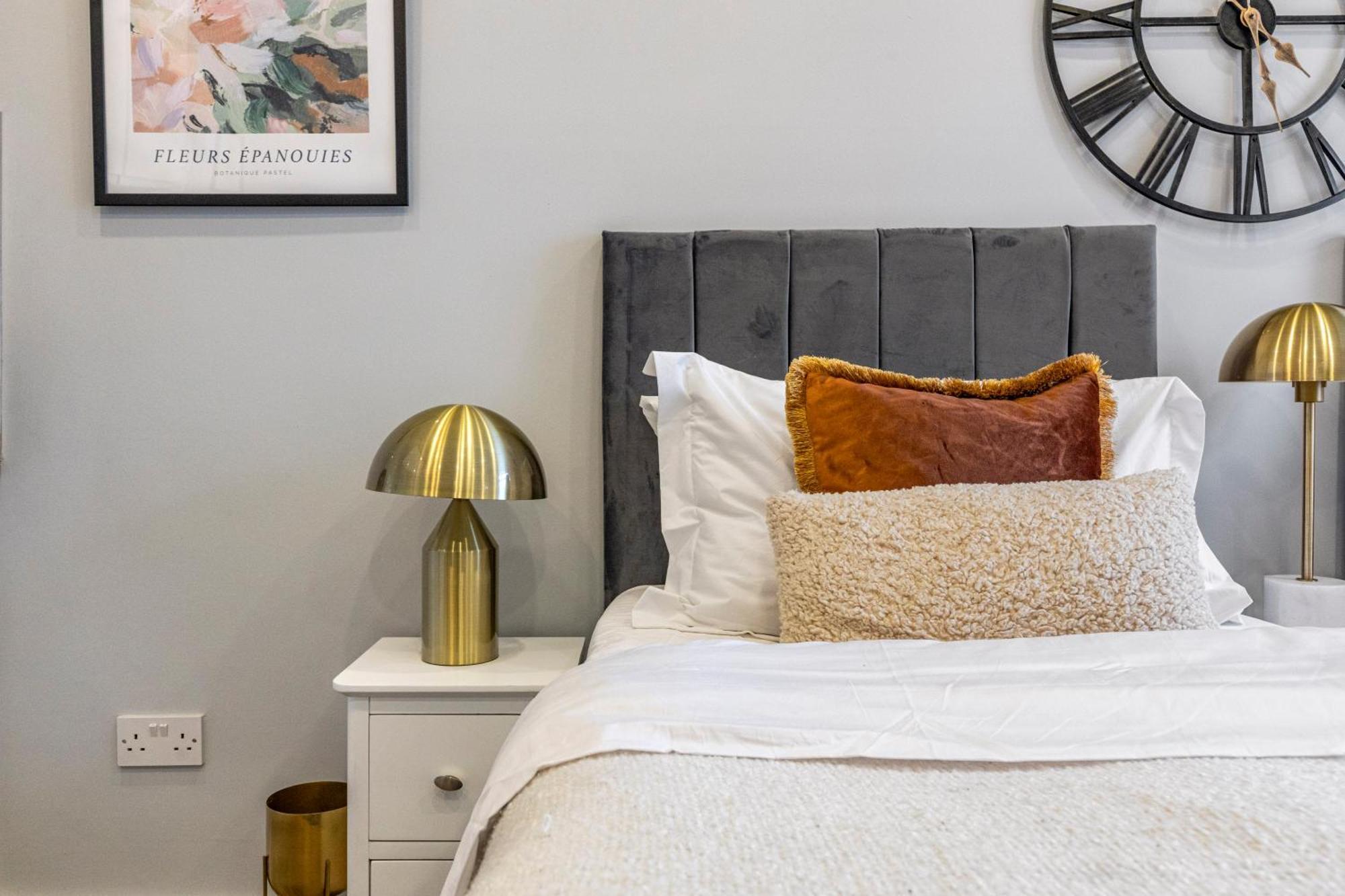 Apartment Trendy Twin Studio Modern Comfort For 2! London