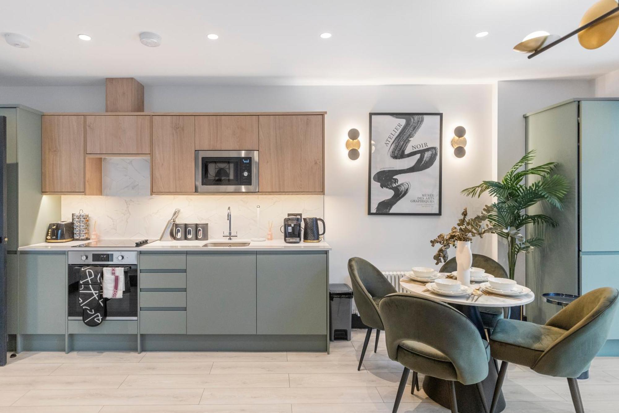 Unwind In Style 2br With Cozy Backyard For Groups Lejlighed *