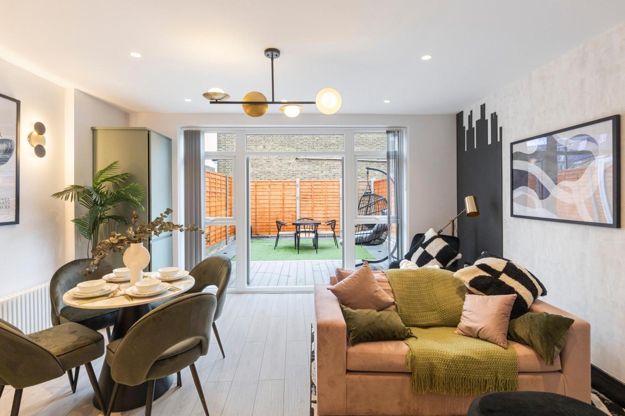 Lejlighed Unwind In Style 2br With Cozy Backyard For Groups London