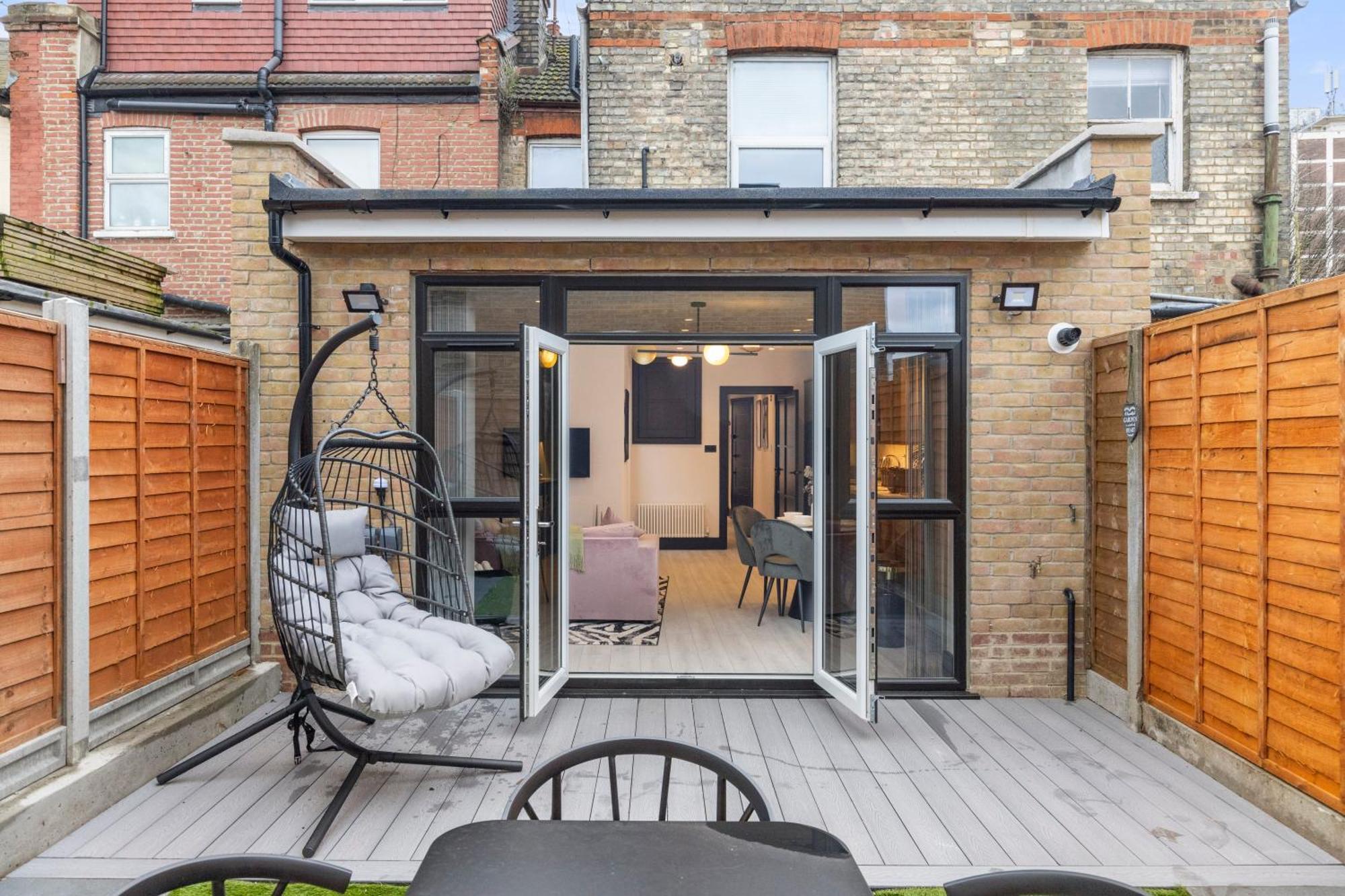 Lejlighed Unwind In Style 2br With Cozy Backyard For Groups