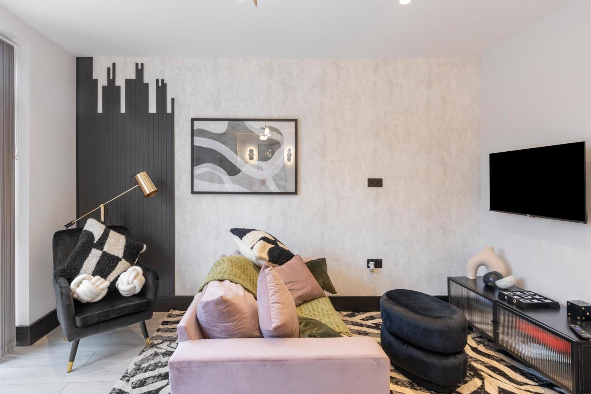 Unwind In Style 2br With Cozy Backyard For Groups Lejlighed