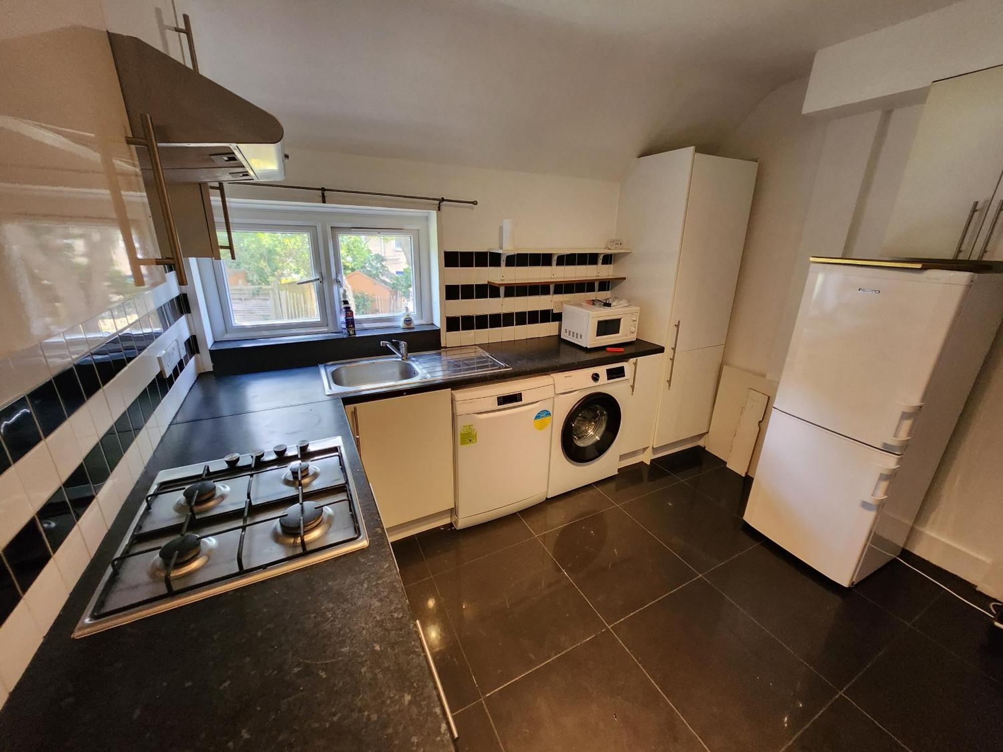 Flat With Work Station, Monitor, Smart Tv & Netflix Leilighet