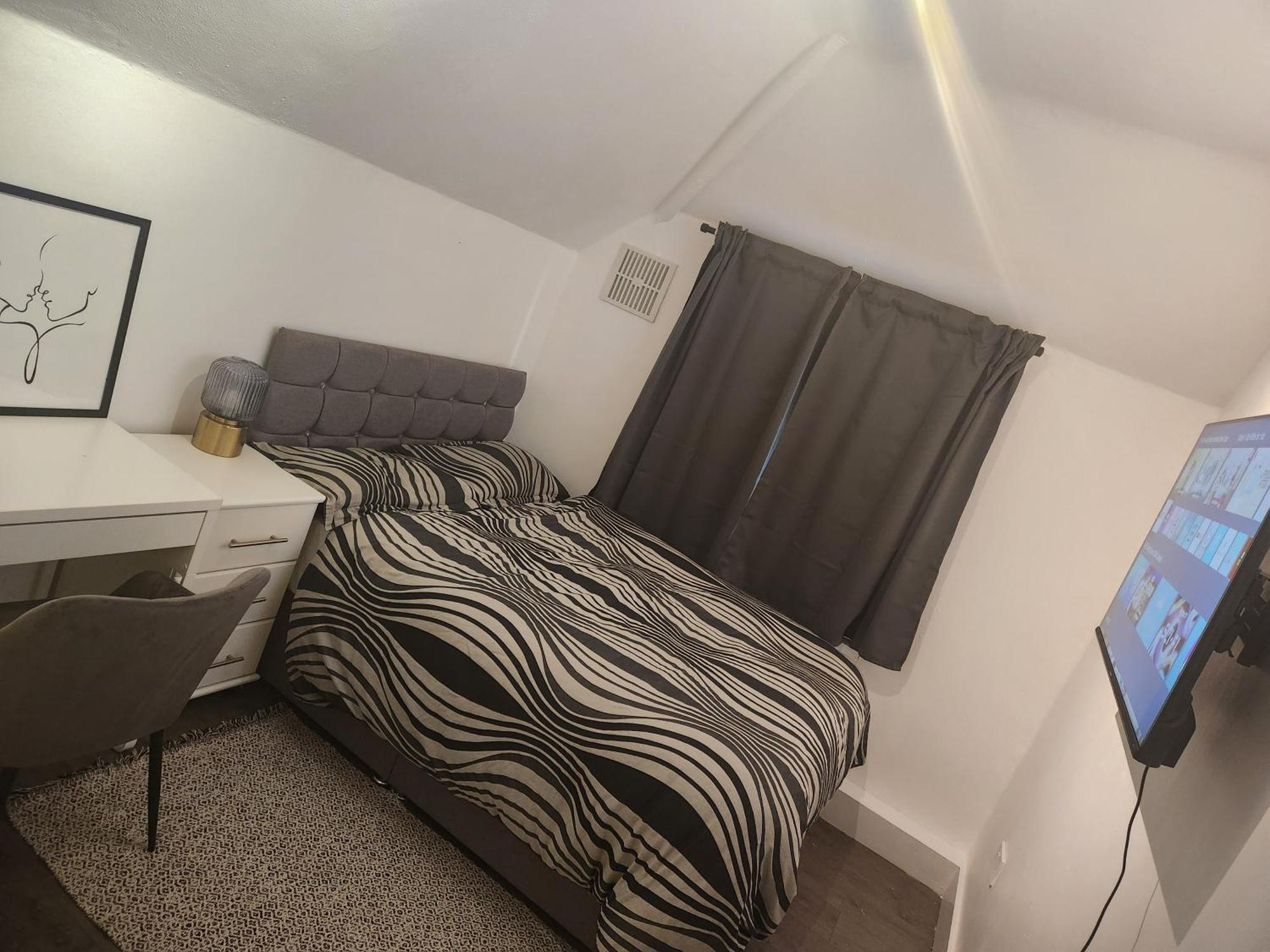 Leilighet Flat With Work Station, Monitor, Smart Tv & Netflix London