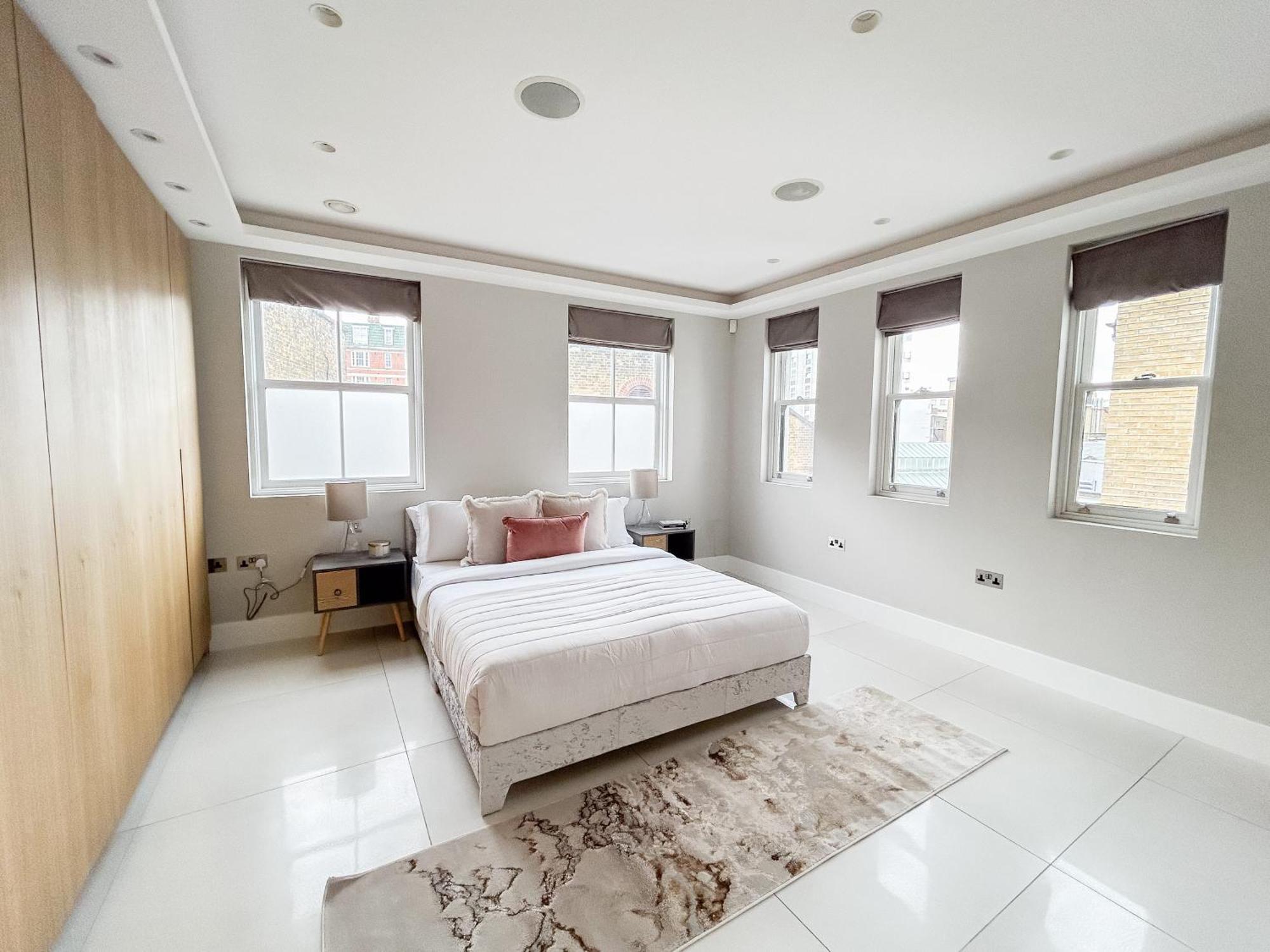 Lejlighed Elegant Penthouse In Prime Location